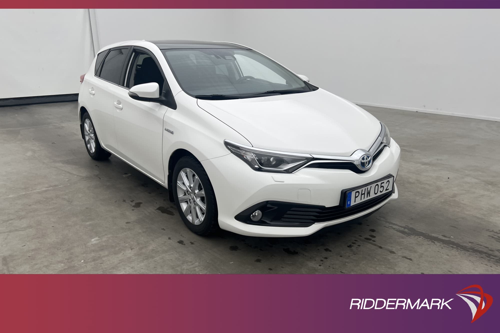 Toyota Auris Hybrid e-CVT 136hk