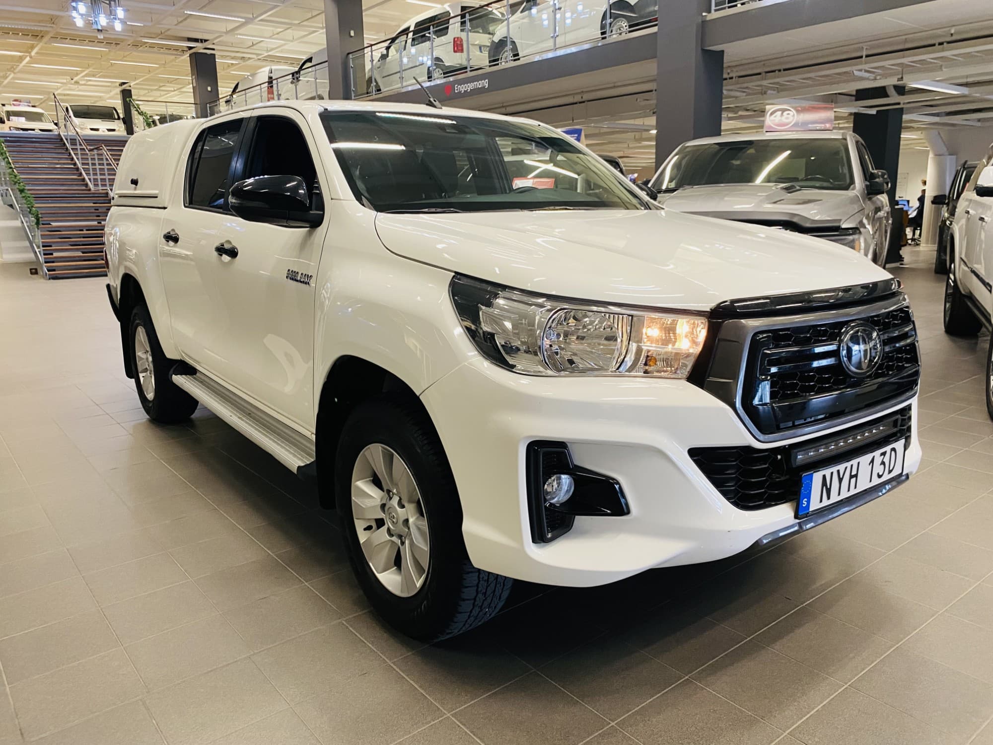 Toyota Hilux 2.4D 4WD Diff Dragkrok Kåpa B-Kamera Moms
