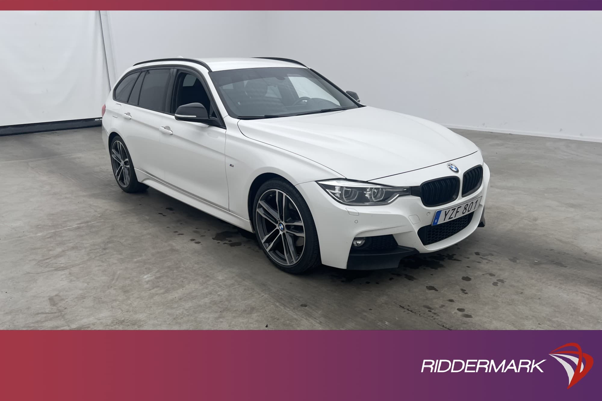 BMW 330i 252hk
