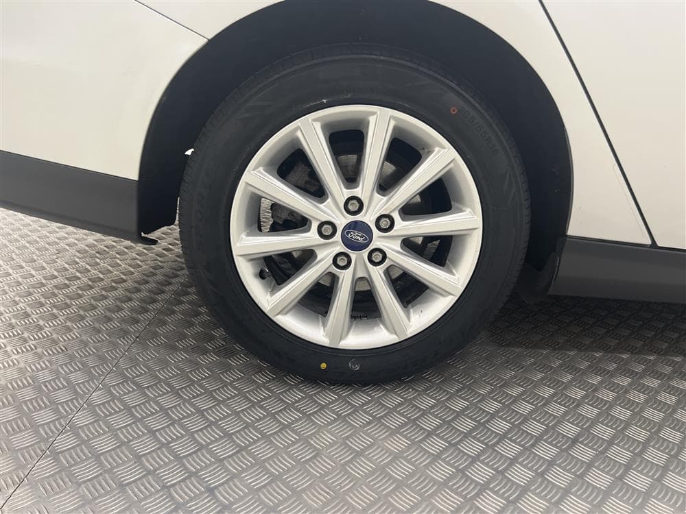 Ford Focus 1.5 TDCi 120hk Välservad Låg Skatt 0,38L/mil interiör