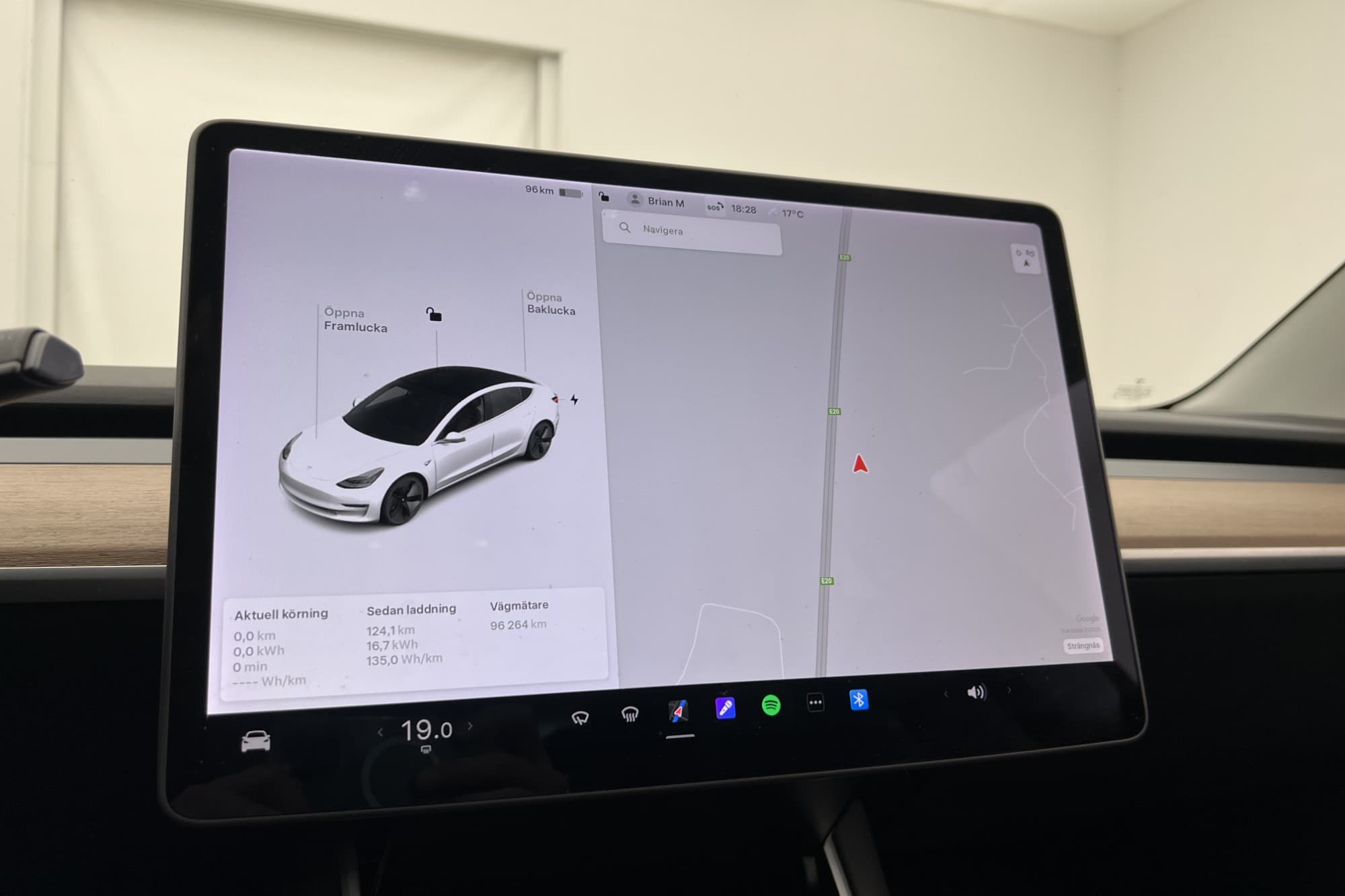 Tesla Model 3 Standard Range Plus Autopilot Pano Svensksåld