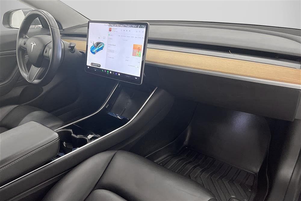 Tesla Model 3 Long Range AWD 440hk Svensksåld 1 Brukareinteriör