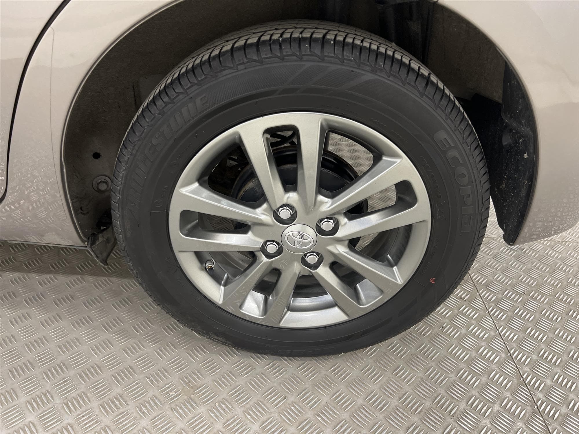 Toyota Yaris 1.33 99hk B-Kamera 426kr Skatt 0,49L/mil