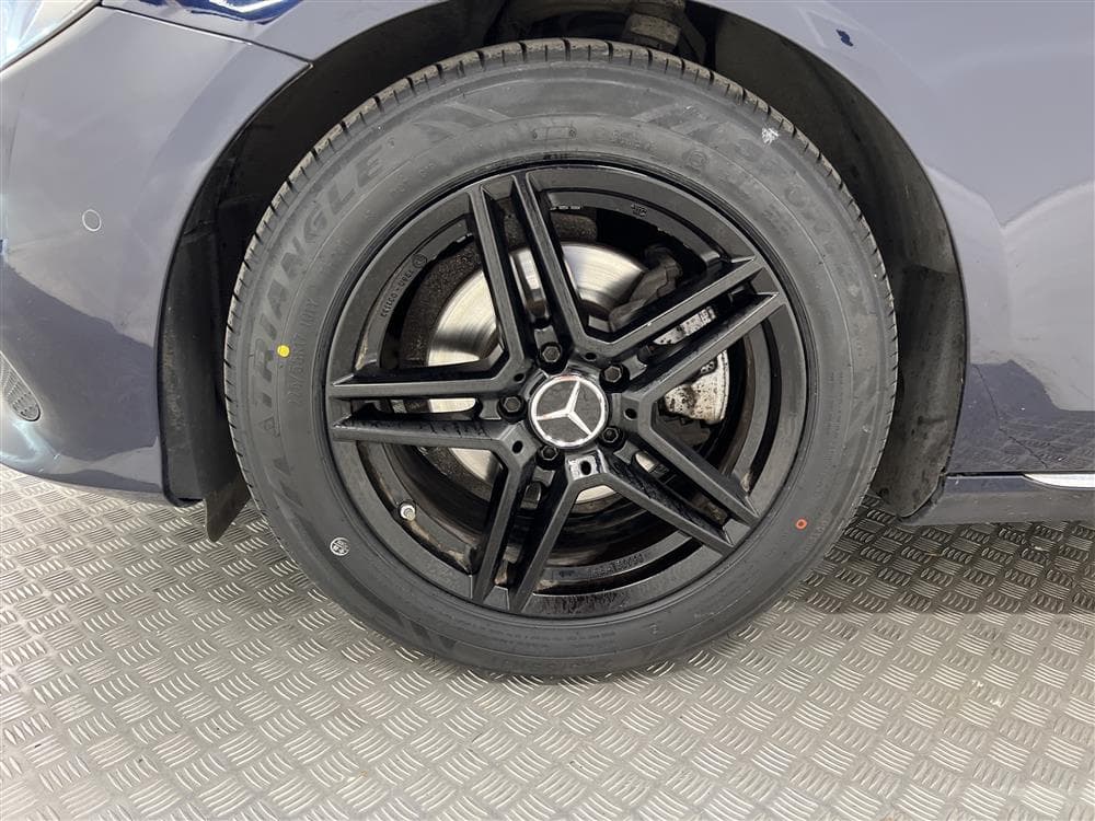 Mercedes-Benz E 220 d 194hk Widescreen Burmester Drag Naviinteriör