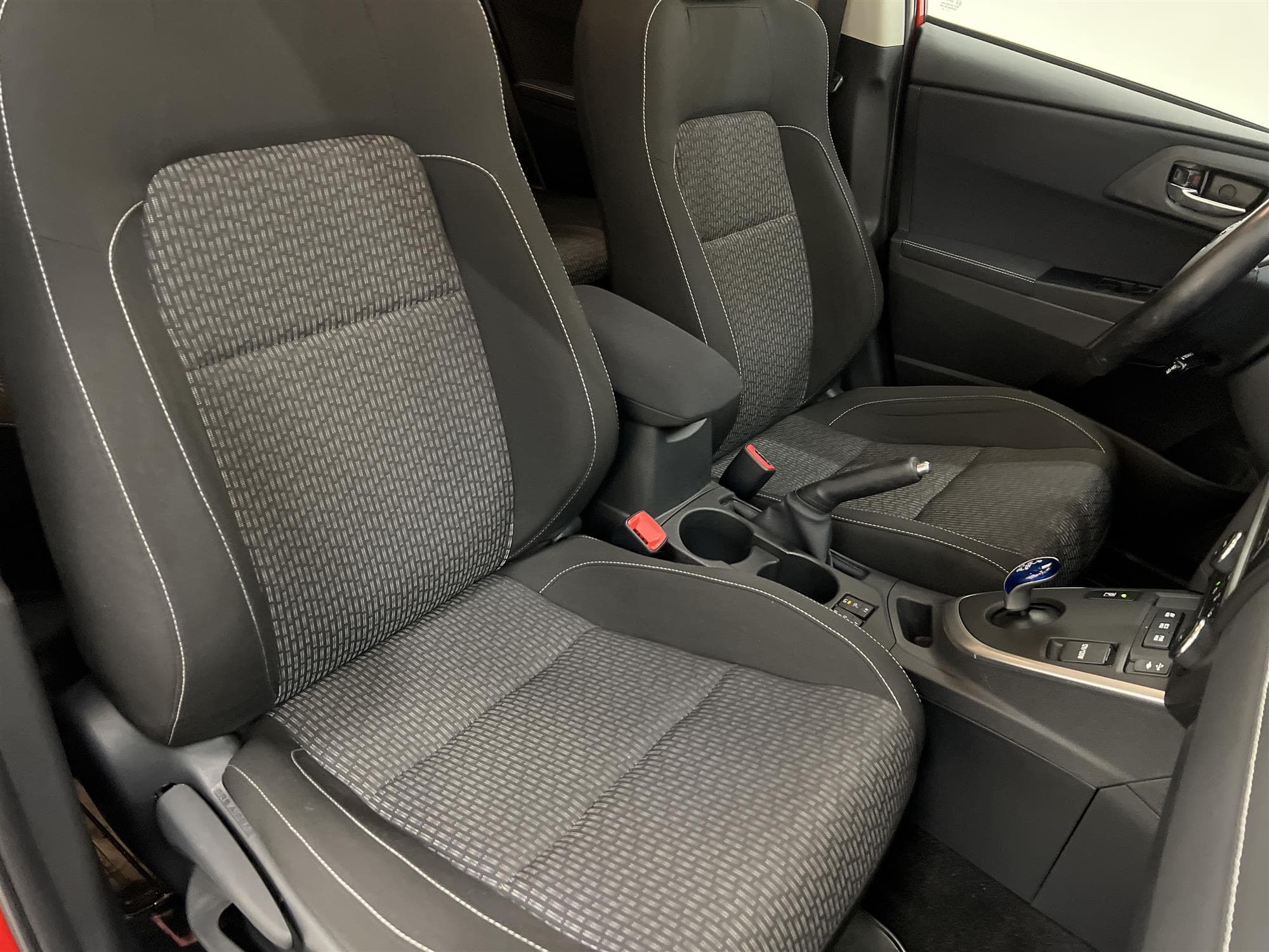 Toyota Auris Hybrid e-CVT 136hk 1 Brukare B-Kam 0,39L/mil