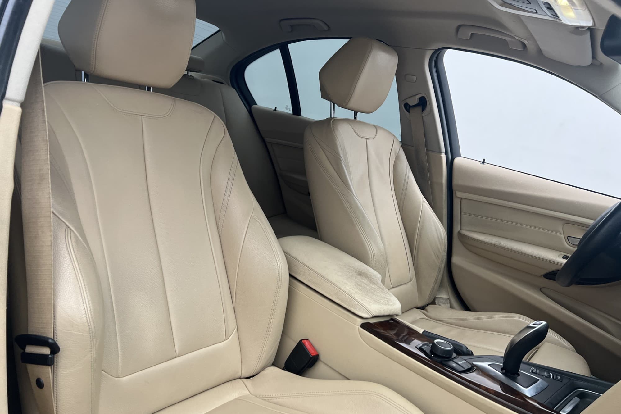 BMW 328 i Sedan 245hk Luxury Line Skinn Sensorer Rattvärme