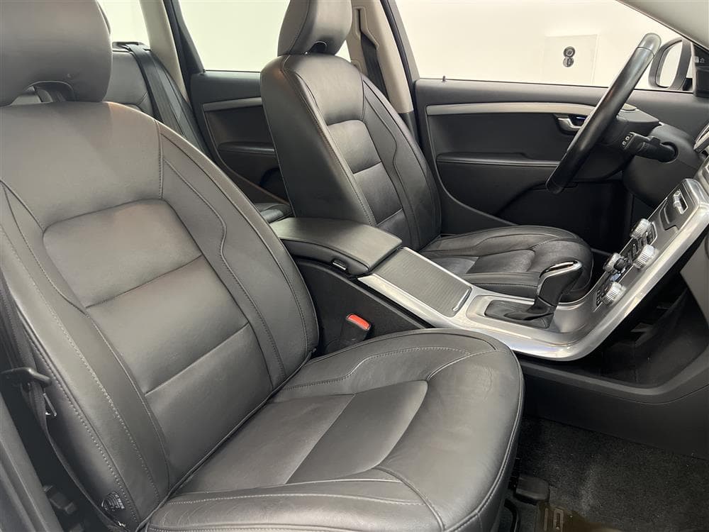 Volvo V70 D4 181hk Summum D-Värm Skinn BLIS VoC 0,45l/milinteriör