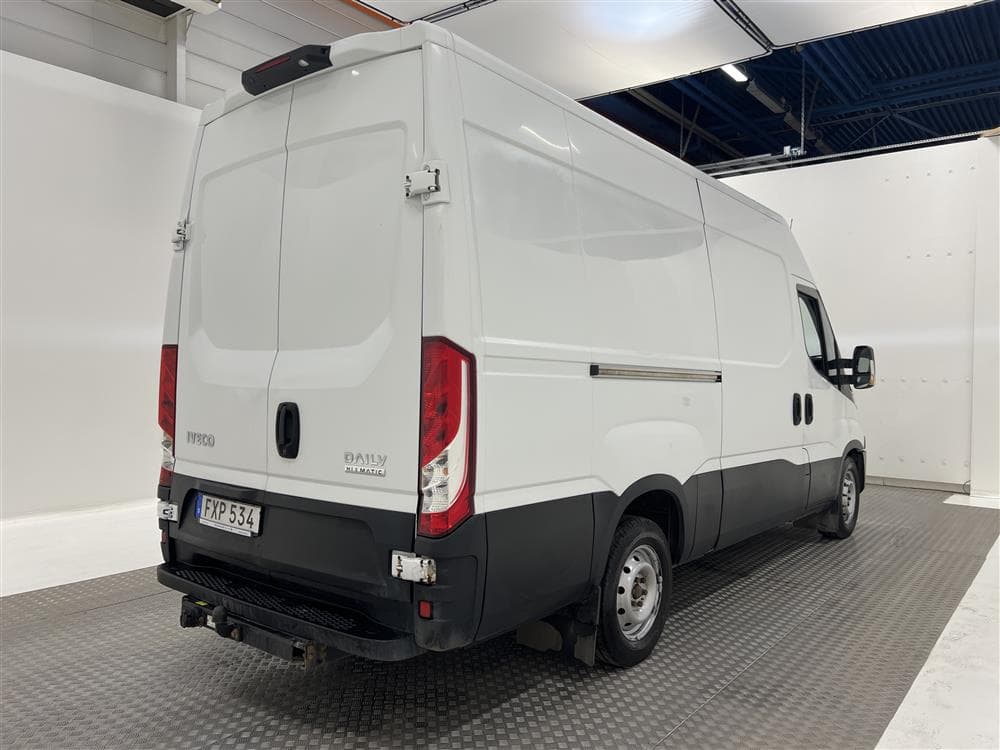 Iveco Daily 35 3.0 Aut 3-sits 170hk L2H2 Värmare Moms