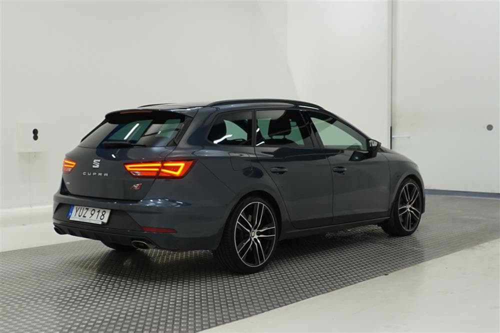 SEAT Leon 2.0 TSI Cupra 300hk 4Drive Cockpit Beatsexteriör