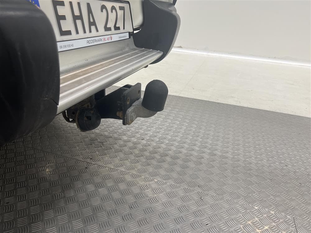 Mitsubishi L200 2.5 DI-D 178hk Automat Business Drag Moms interiör