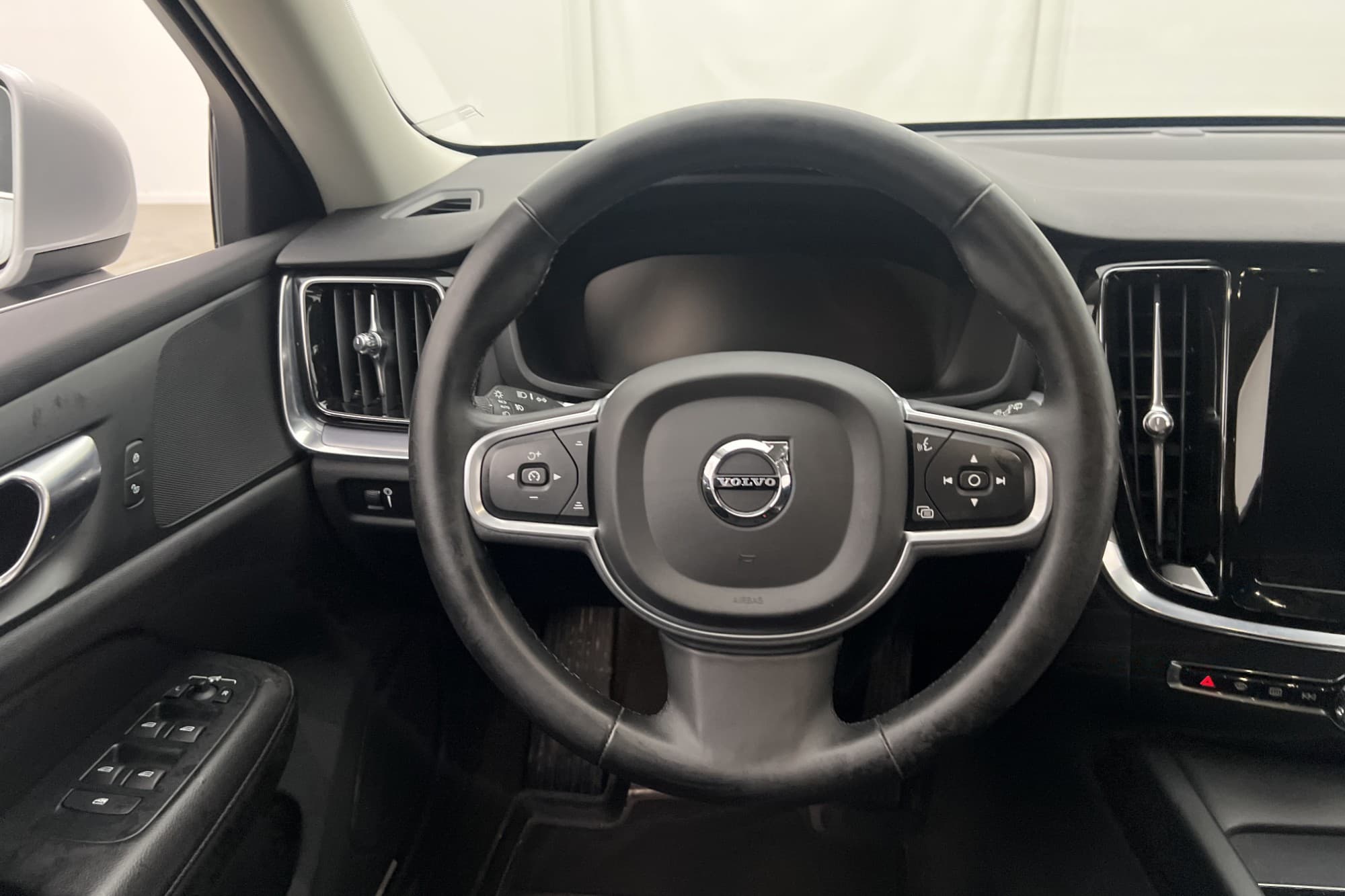 Volvo V60 B4 Momentum VOC Värmare Navi CarPlay Kamera