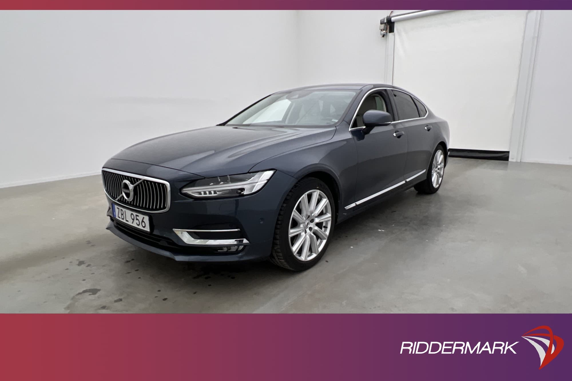 Volvo S90 D4 AWD Inscription VOC D-Värm Pano B&W 4-Zons Drag