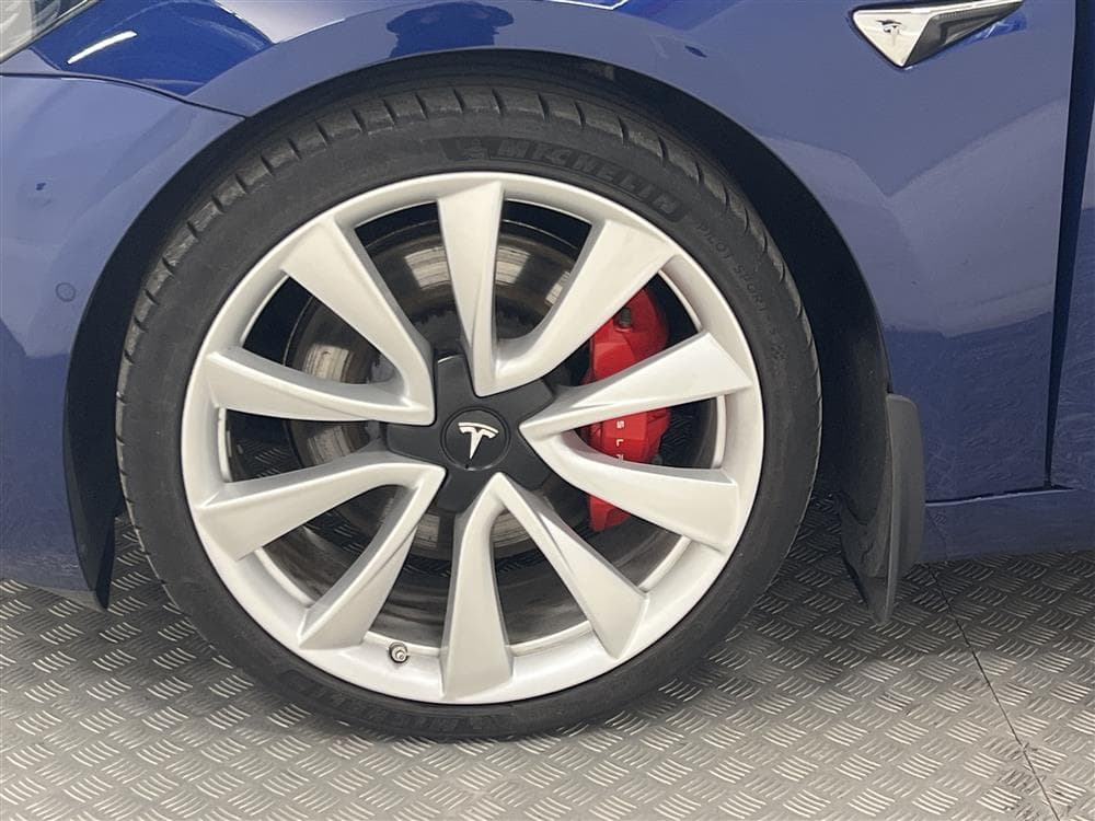 Tesla Model 3 Performance AWD 510hk Svensksåld Autopilotinteriör