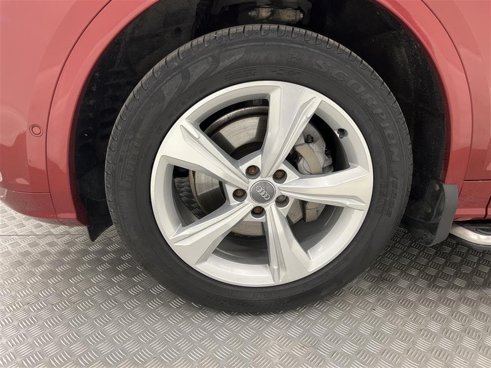 Audi Q5 TDI 190hk Quattro S-Line Cockpit D-värm B&O Naviinteriör