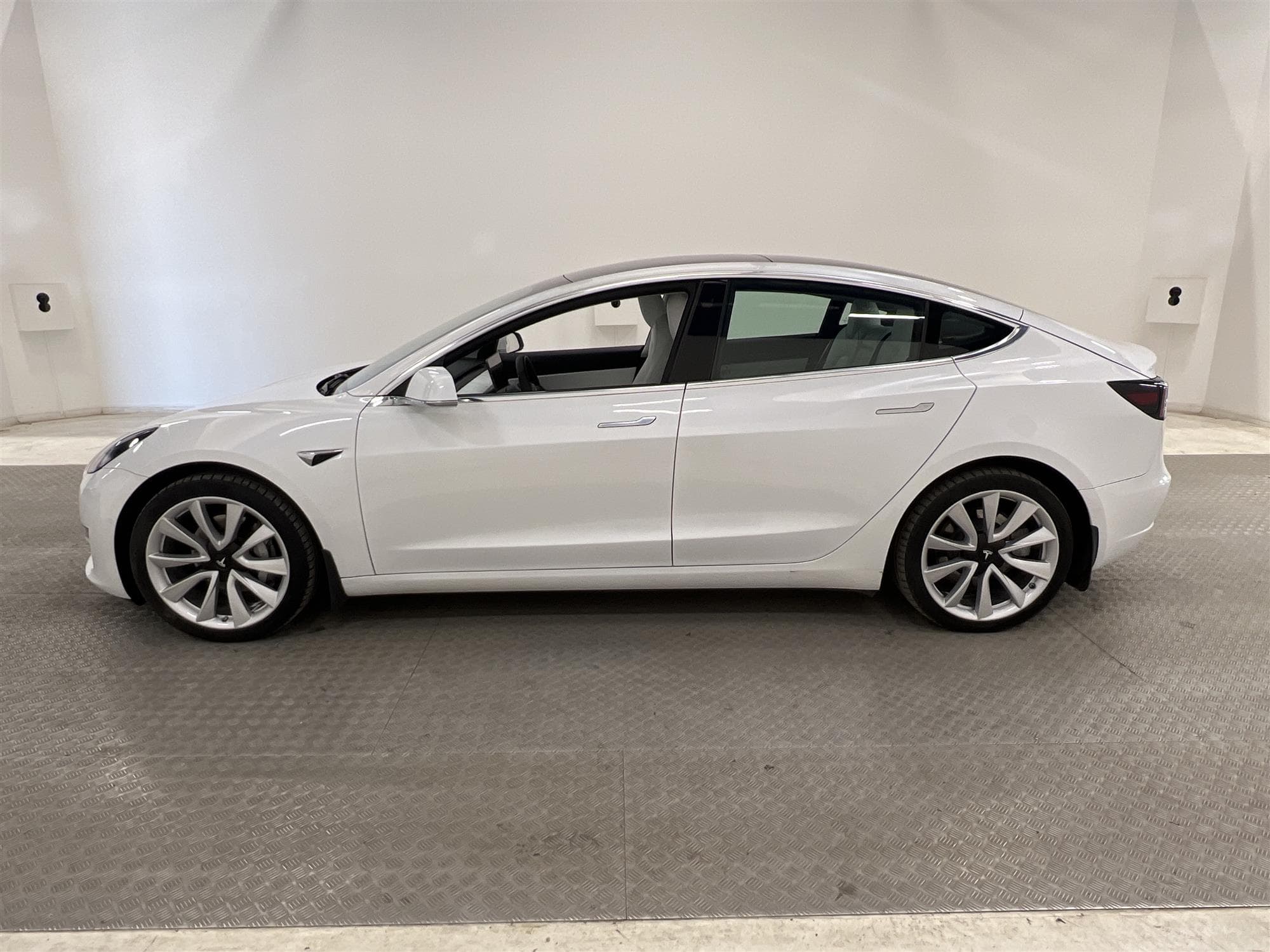 Tesla Model 3 Long Range AWD 440hk
