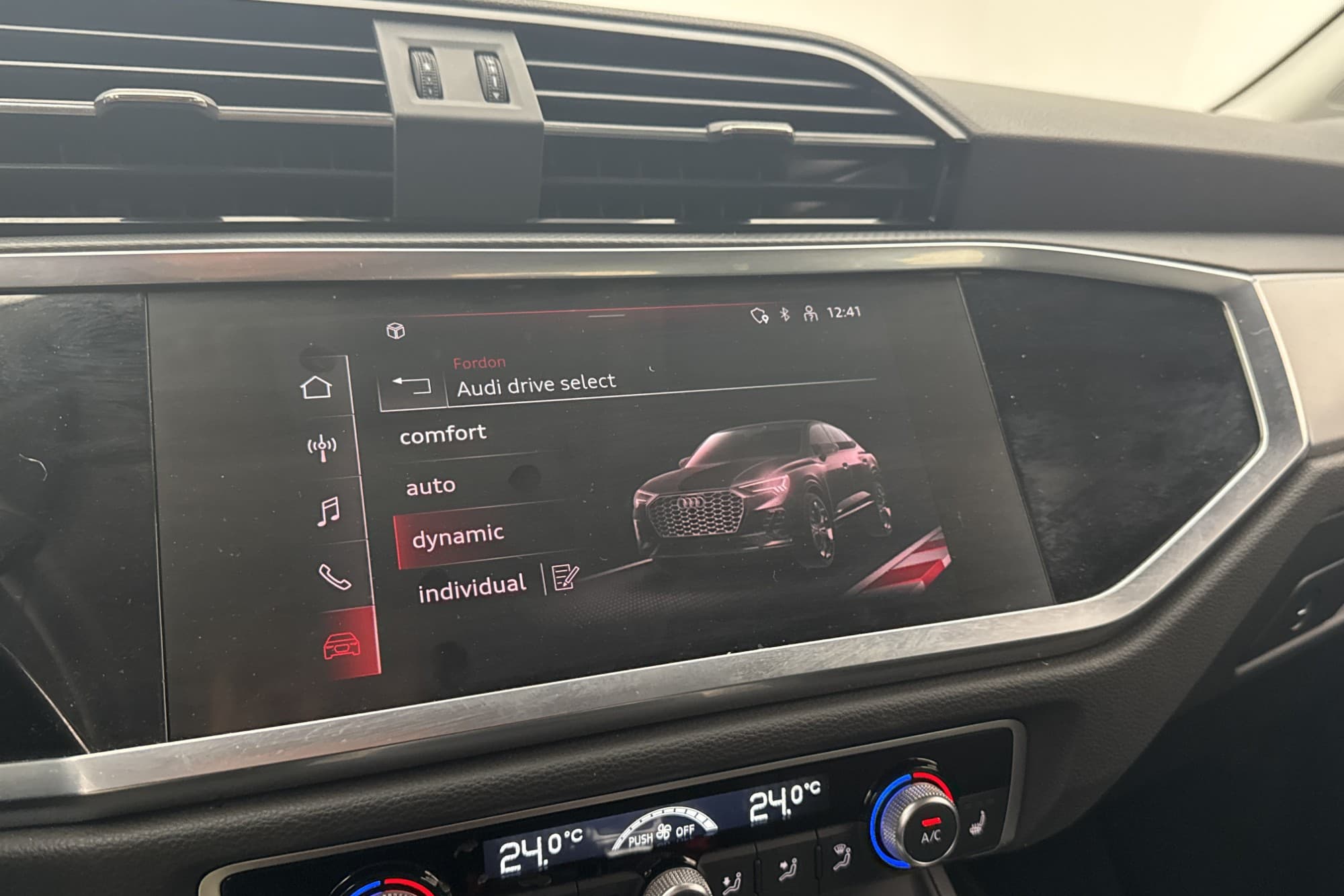 Audi Q3 Sportback 45 TFSI e 245hk Proline Cockpit P-Sensorer