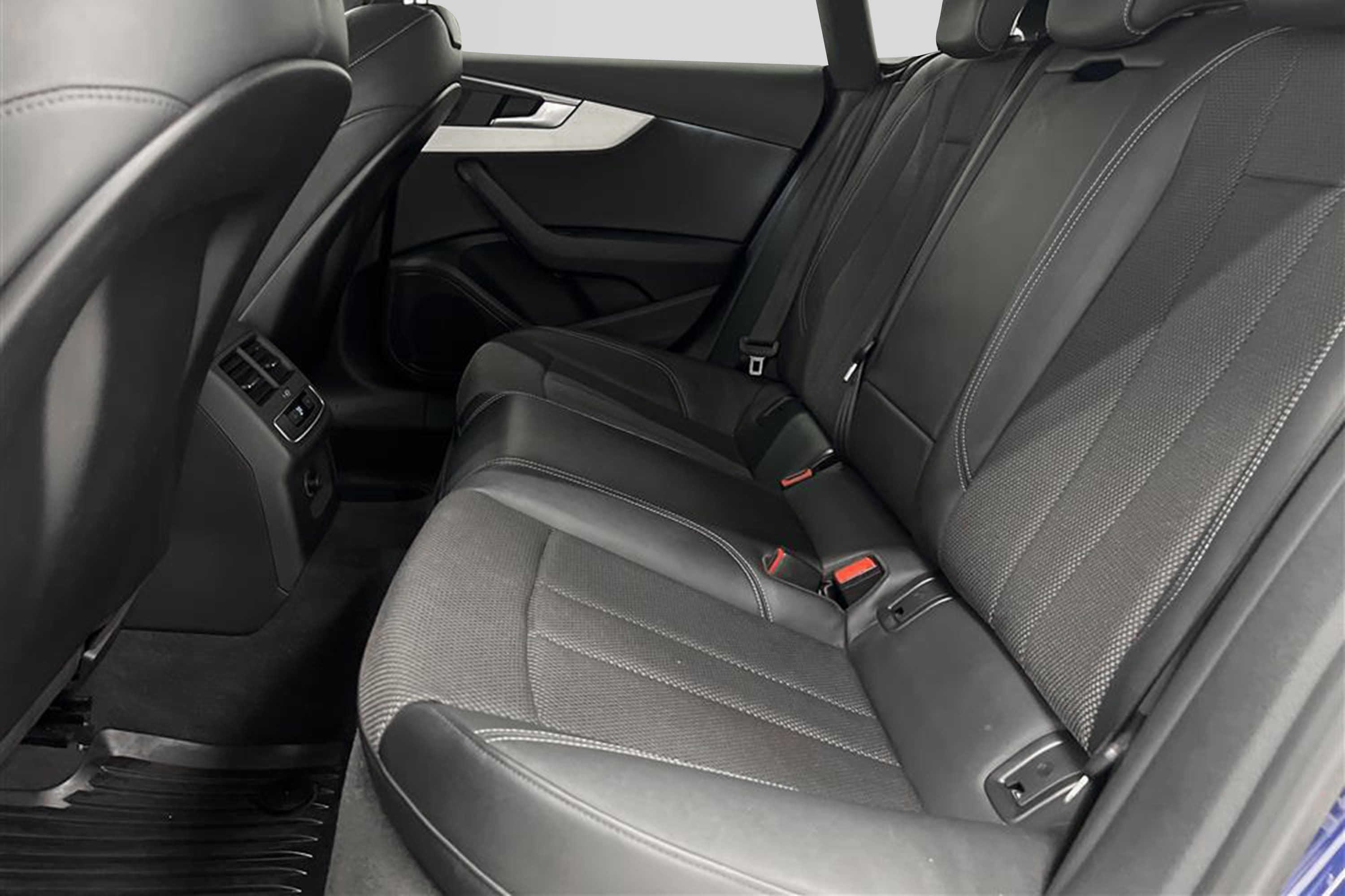 Audi A5 2.0 TDI Quattro Full S-Line Matrix Keyless CarPlayinteriör
