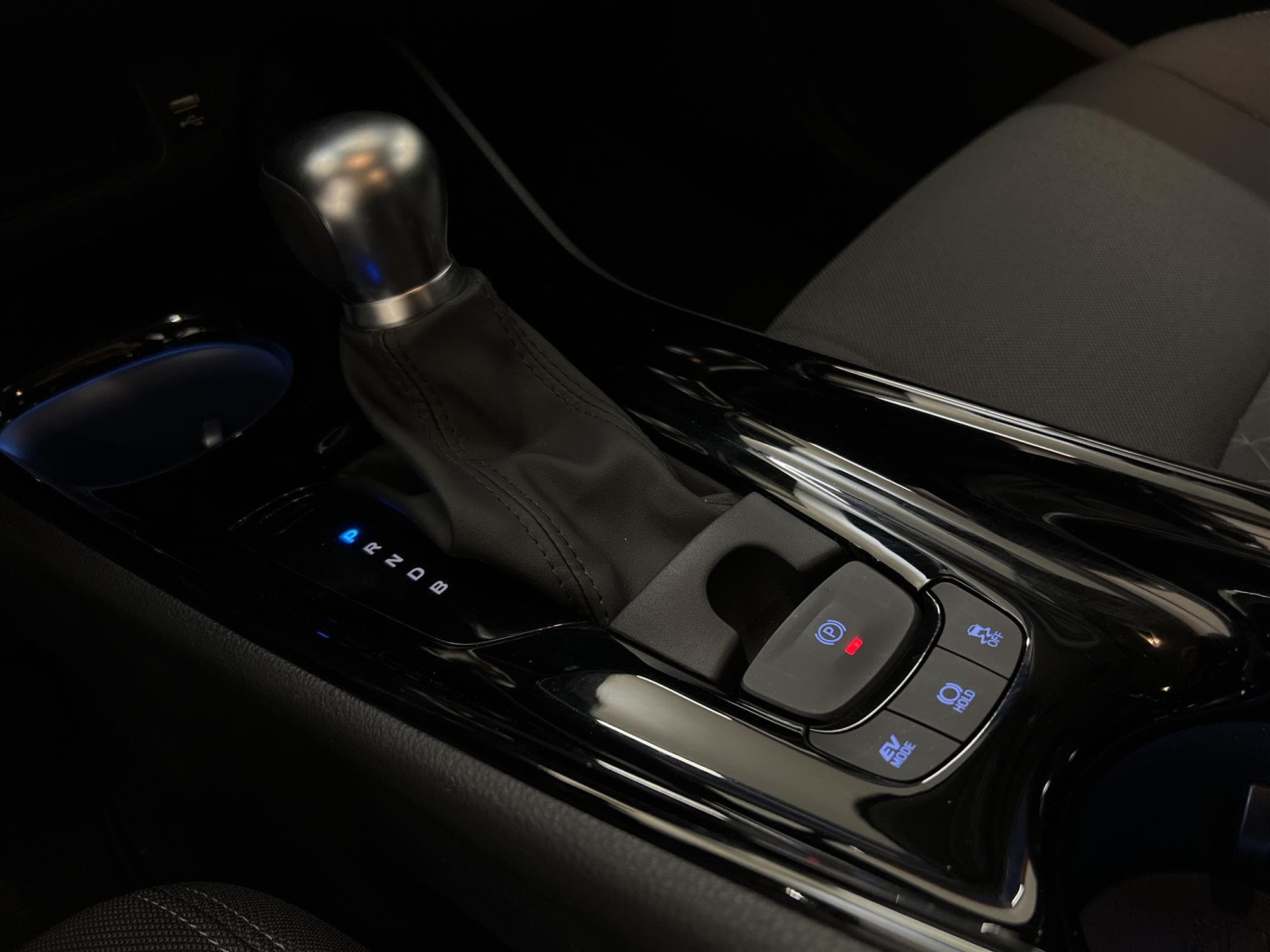 Toyota C-HR Hybrid CVT122hk  Drag JBL B-Kamera 0,38L/mil