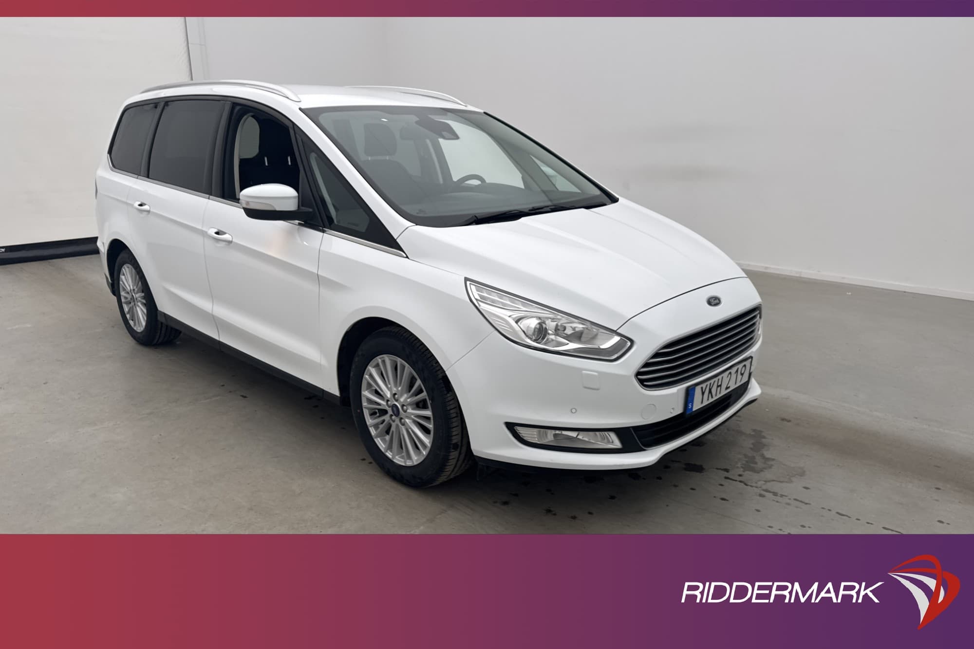 Ford Galaxy 150hk Titanium 7-Sits Värm Drag CarPlay Elstol