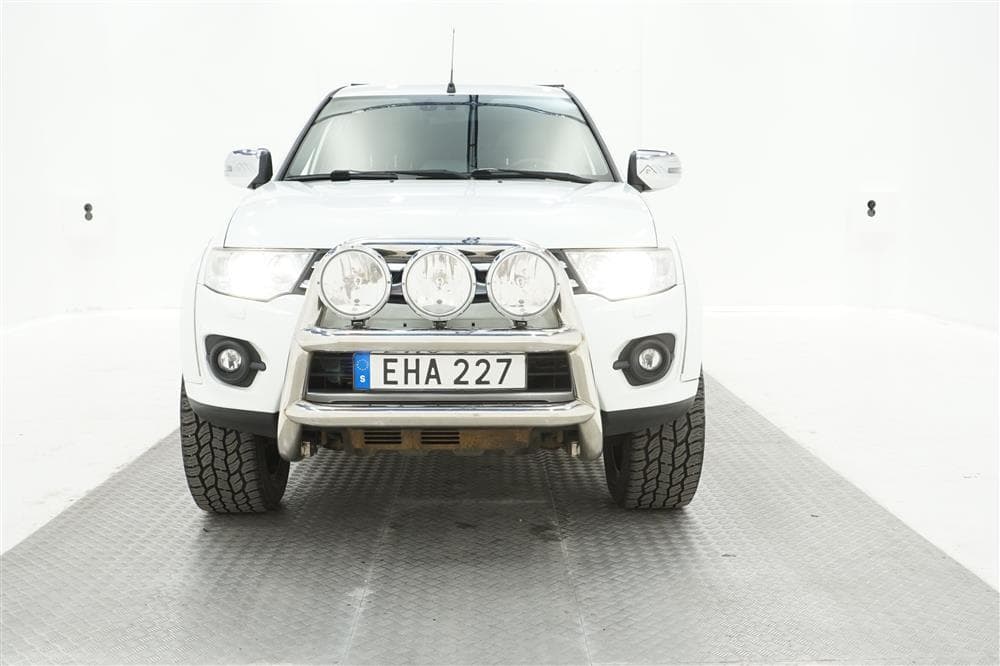 Mitsubishi L200 2.5 DI-D 178hk Automat Business Drag Moms exteriör