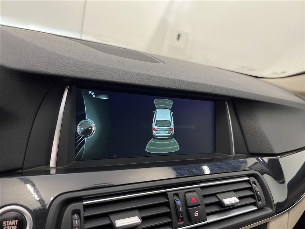 BMW 520d xDrive 184hk Luxury Line Navi Skinn Keylessinteriör