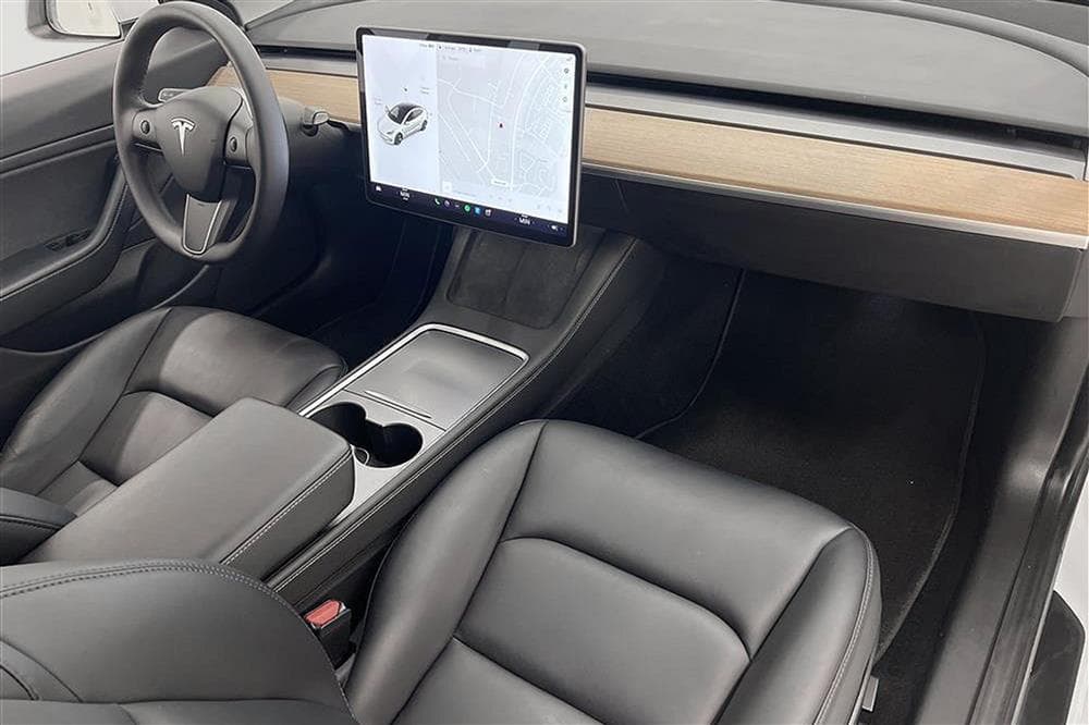 Tesla Model 3 Long Range AWD 440hk Svensksåld Premiuminteriör