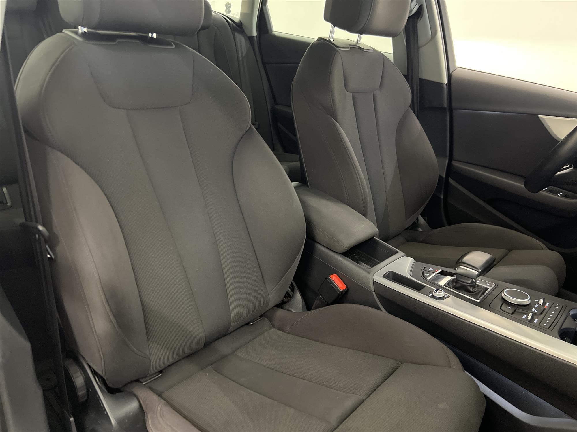 Audi A4 2.0 TDI Quattro 190hk D-Värmare Drag Audi Connect 