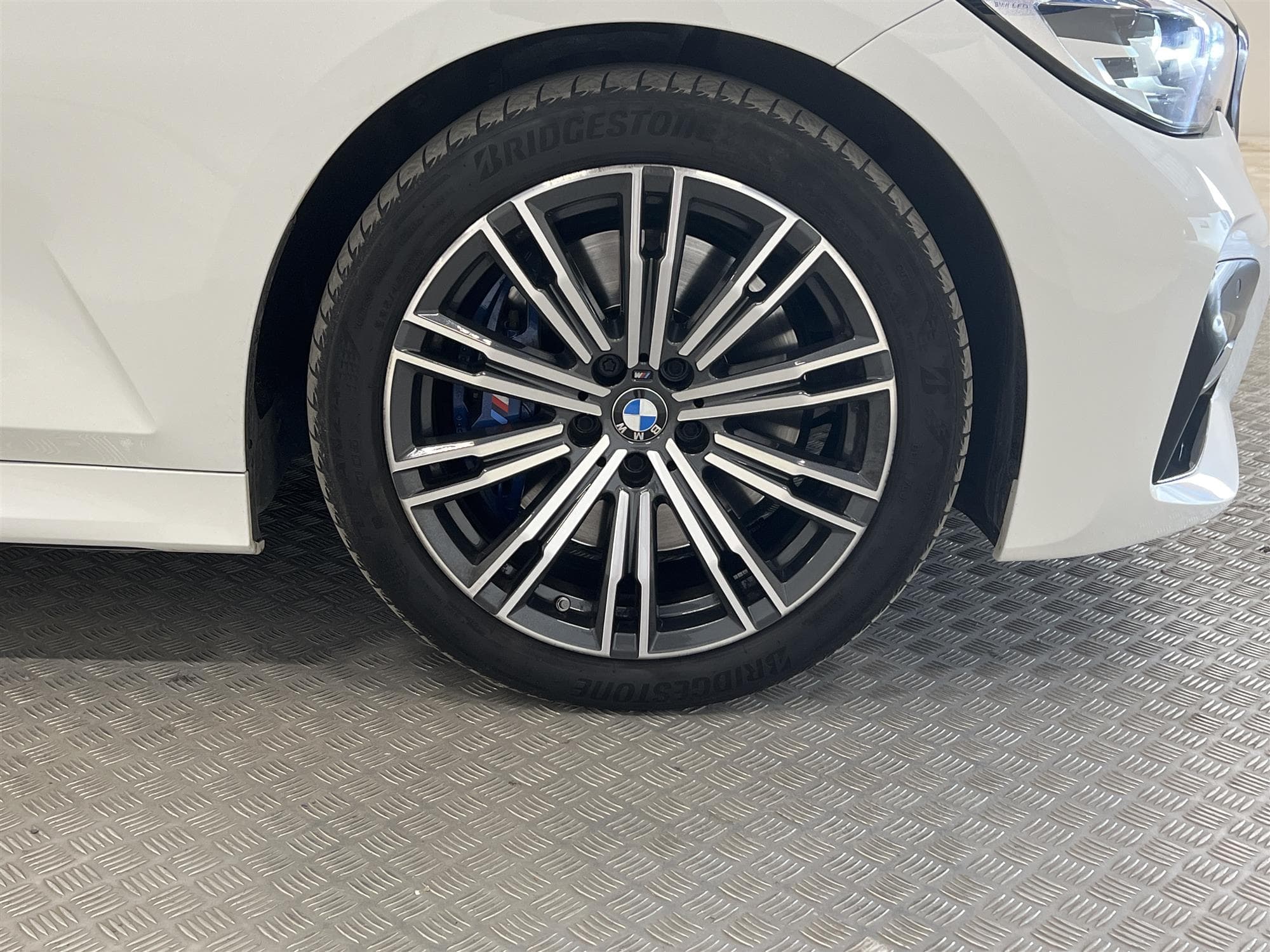 BMW 330i xDrive 258hk M Sport H/K Display Key Navi Drag Värm