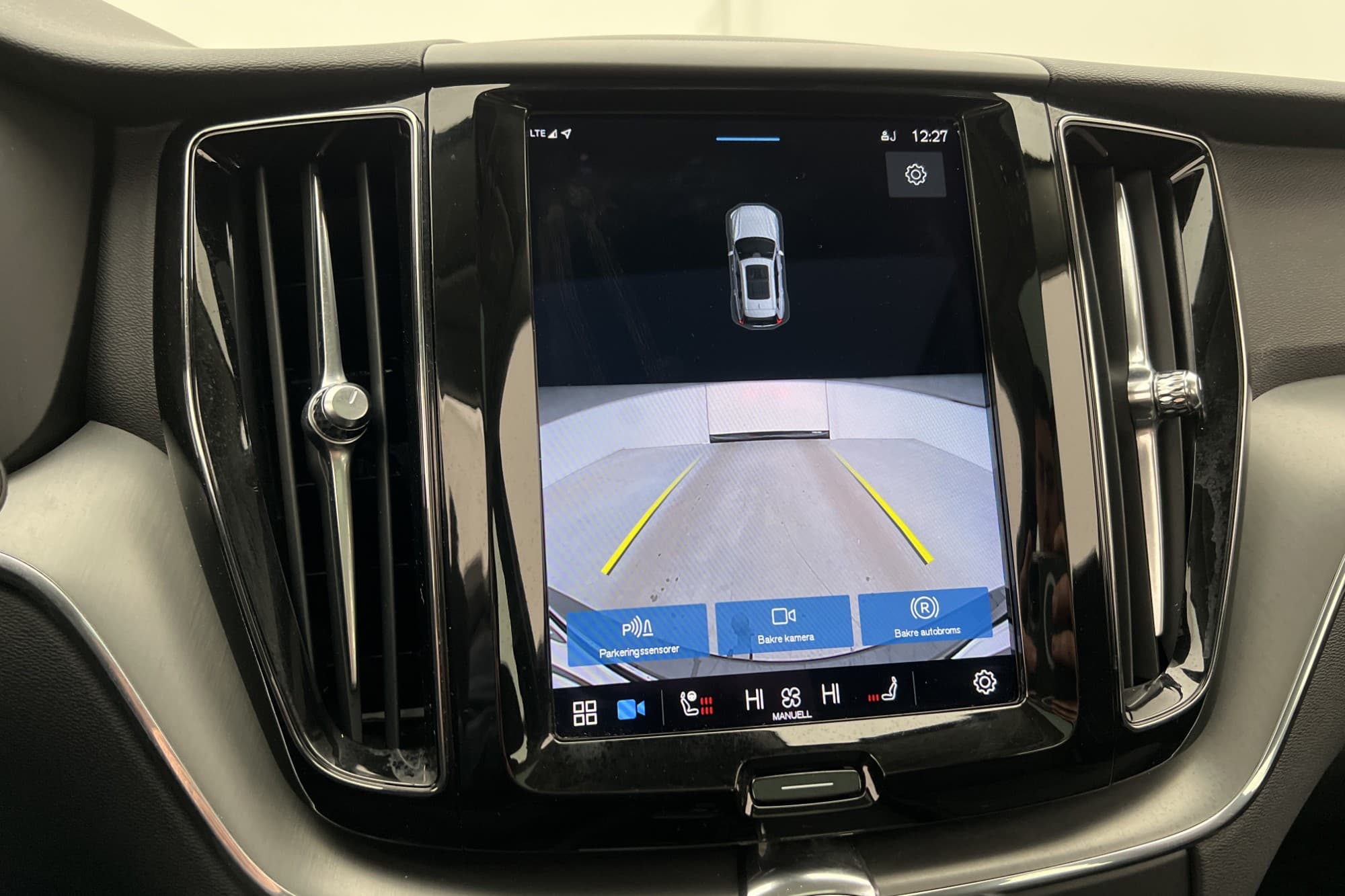Volvo XC60 Recharge T6 AWD Core Bright Pano Drag D-Värm MOMS