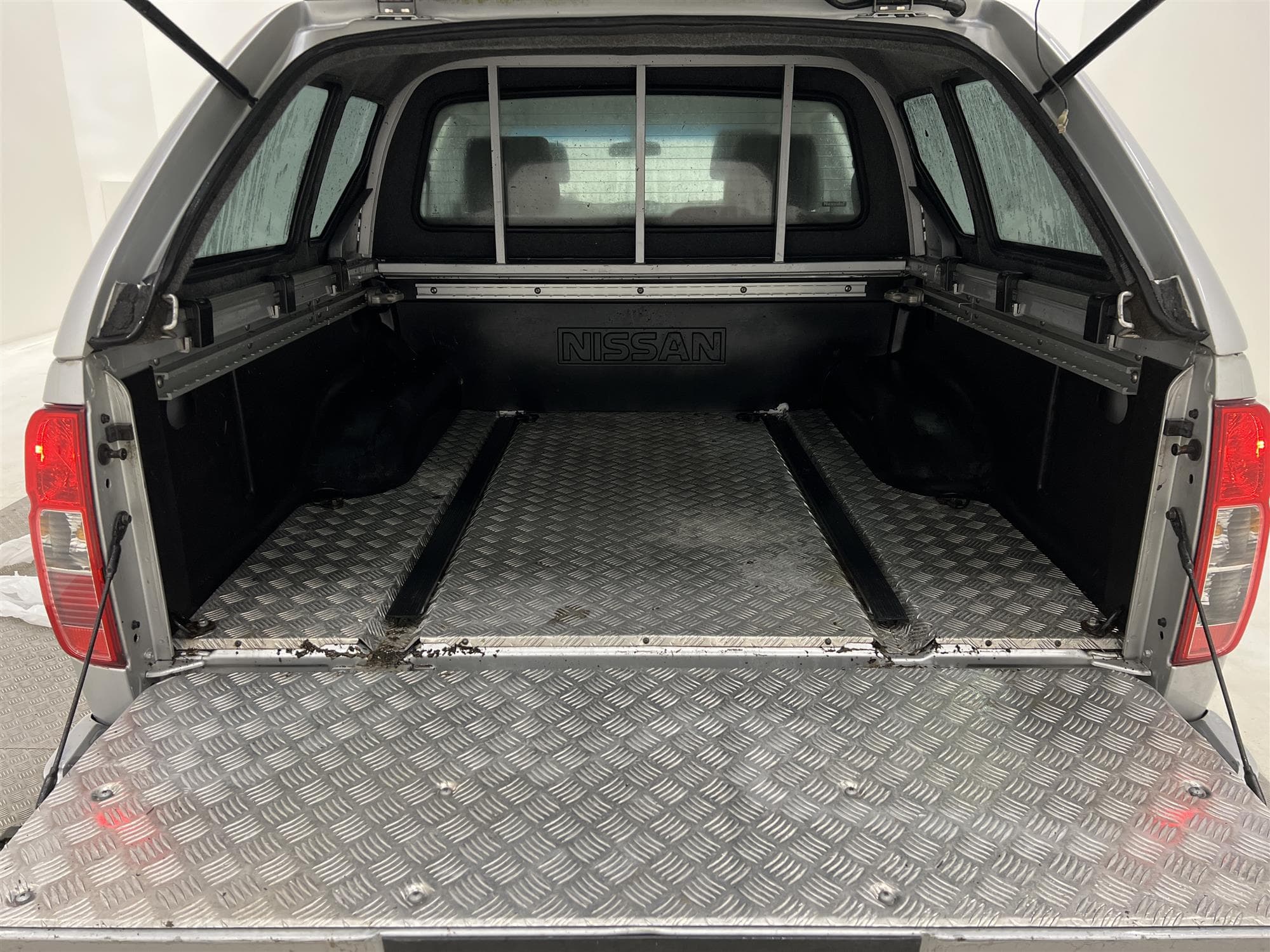 Nissan Navara 2.5dCi Automat 4x4 190hk Diff Dragkrok Moms 