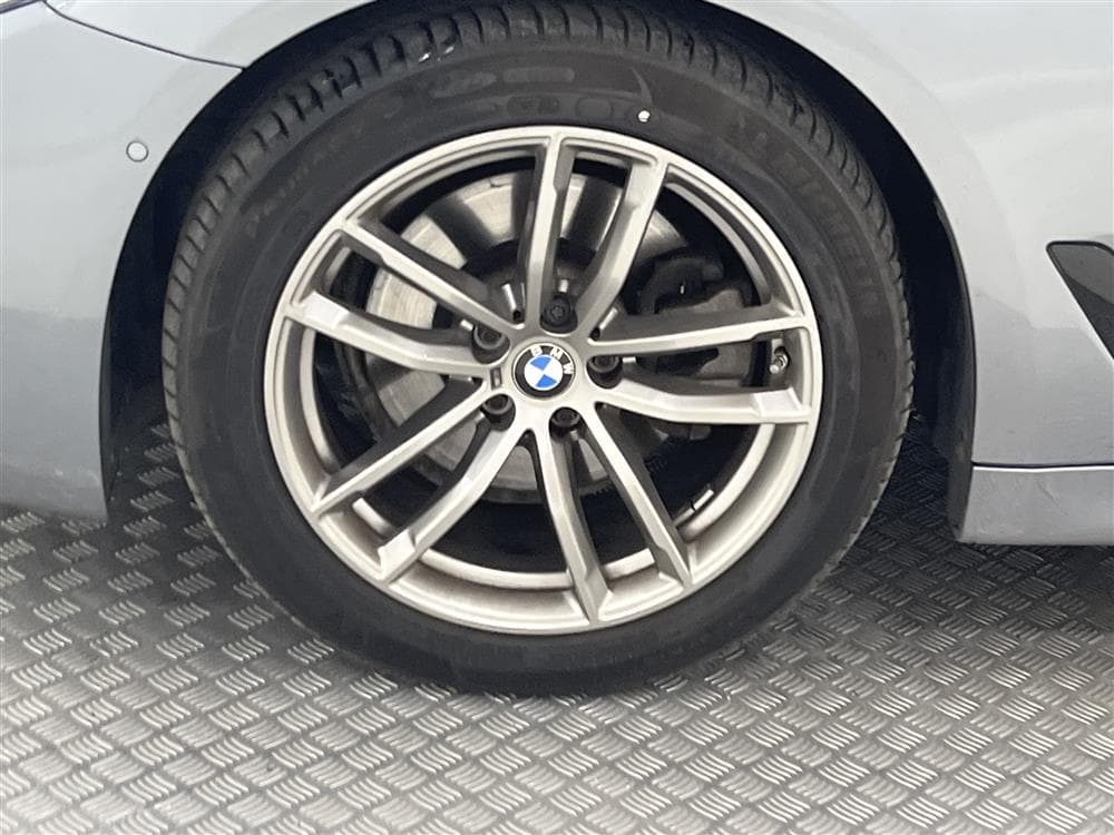 BMW 520 d xDrive 190hk M-Sport HiFi Kamera Navi Värmare Draginteriör