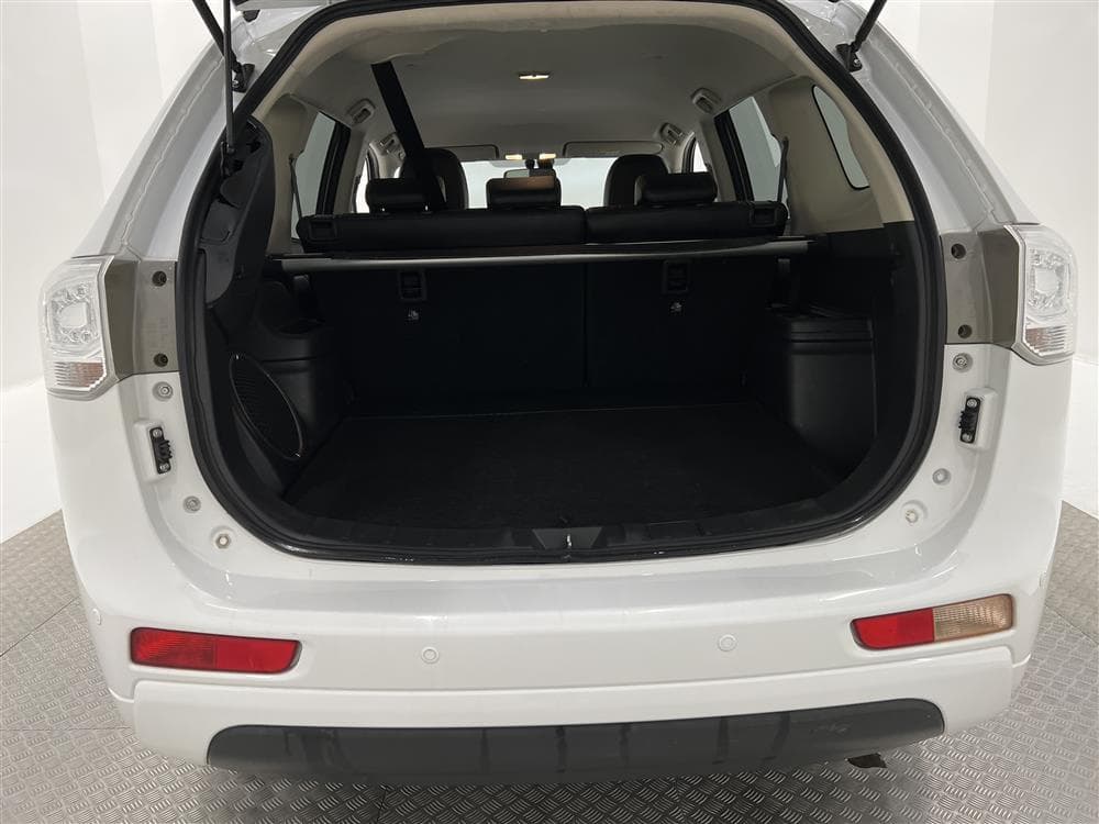 Mitsubishi Outlander PHEV 4WD Business Navi 2-brukareinteriör
