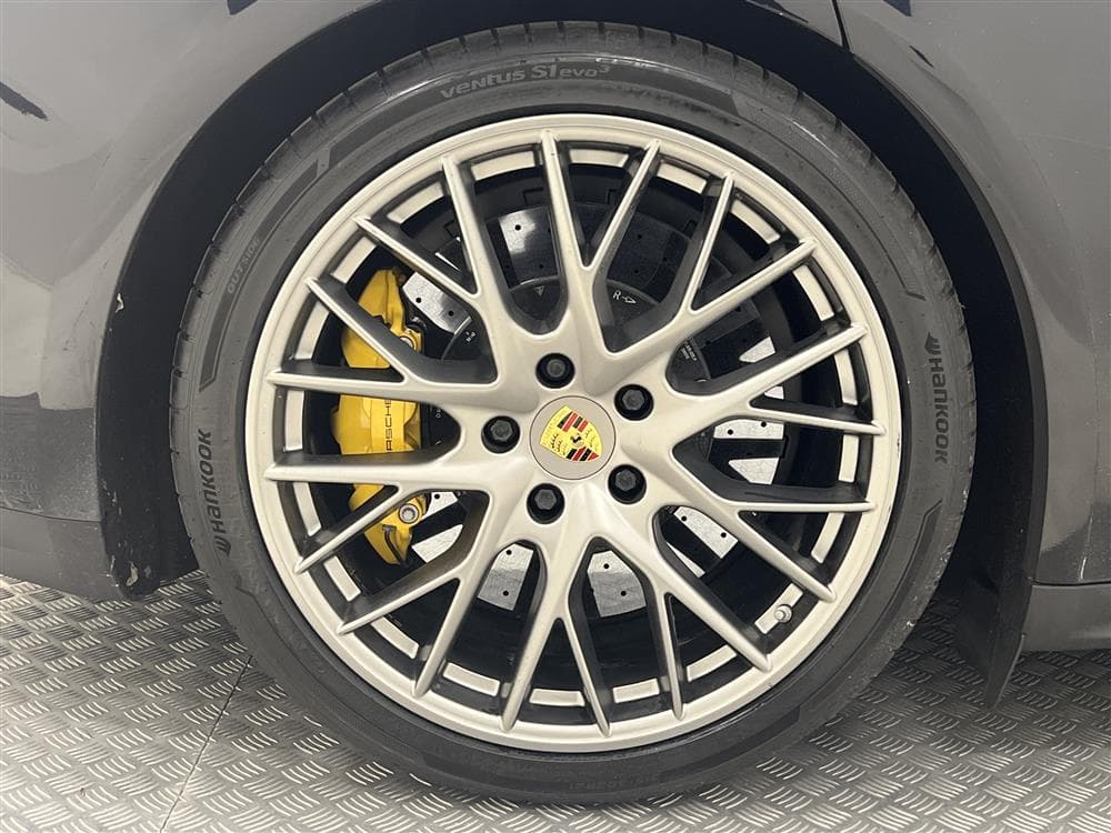 Porsche Panamera Turbo S E-Hybrid 680hk Kolfiber Pano Burmes