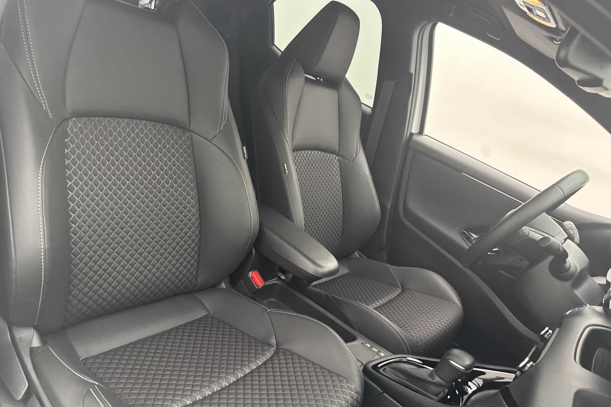 Toyota Yaris Hybrid 116hk Style JBL Kamera Navi Rattvärme