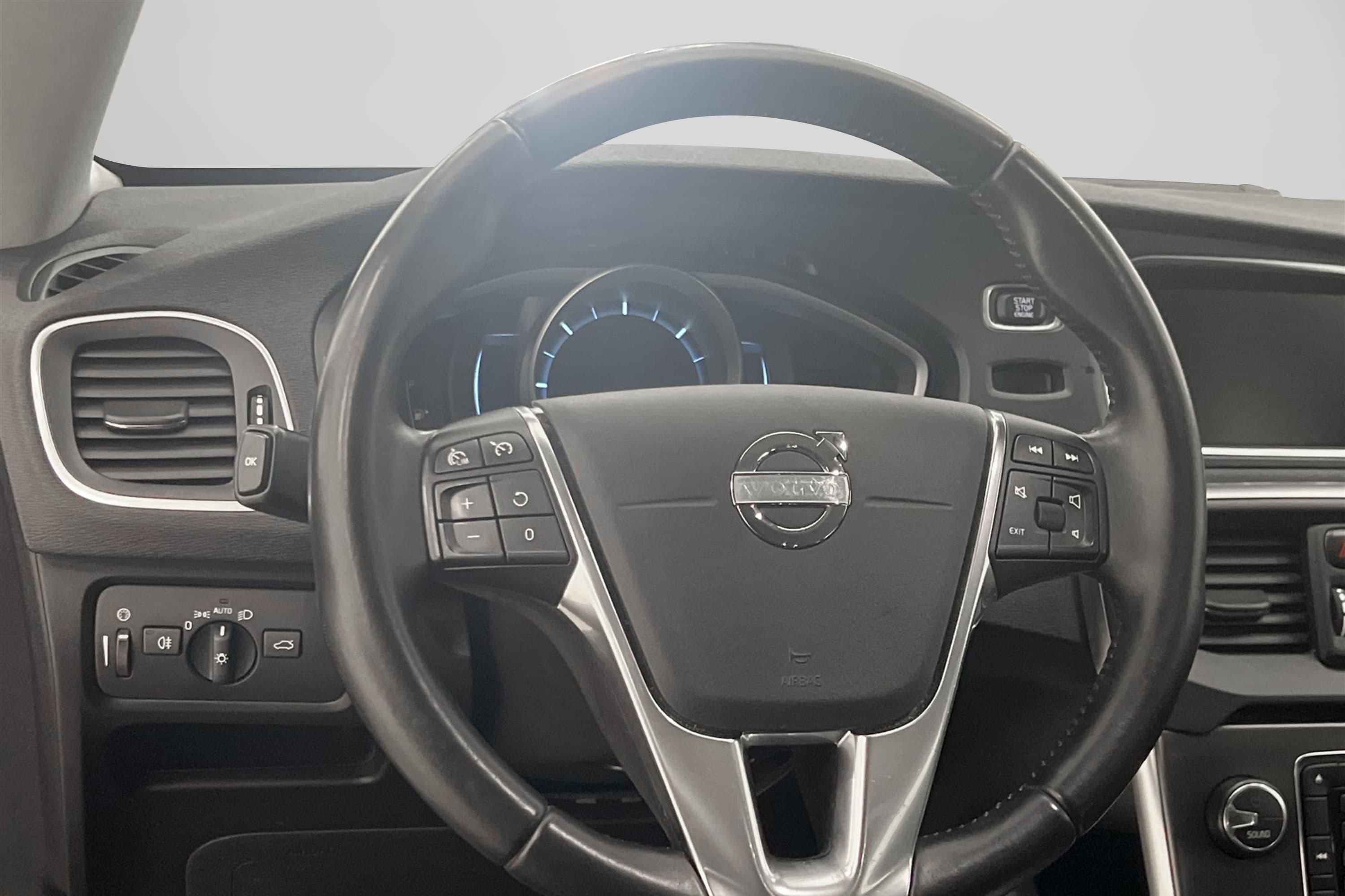 Volvo V40 D2 115hk Summum Drag D-Värm Skinn P-Pilot