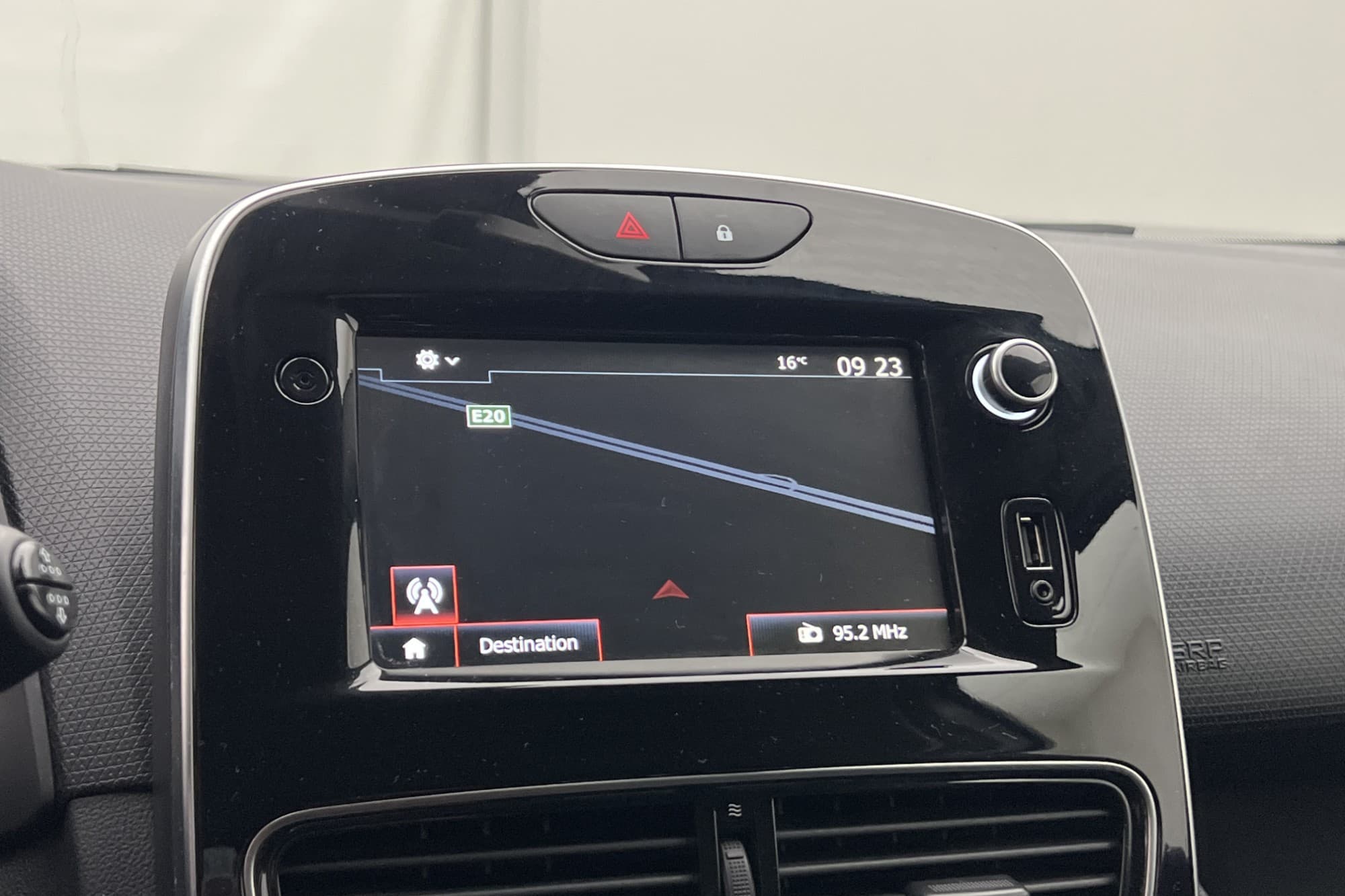 Renault Clio Sport Tourer 90hk Intens Dragkrok Navigation