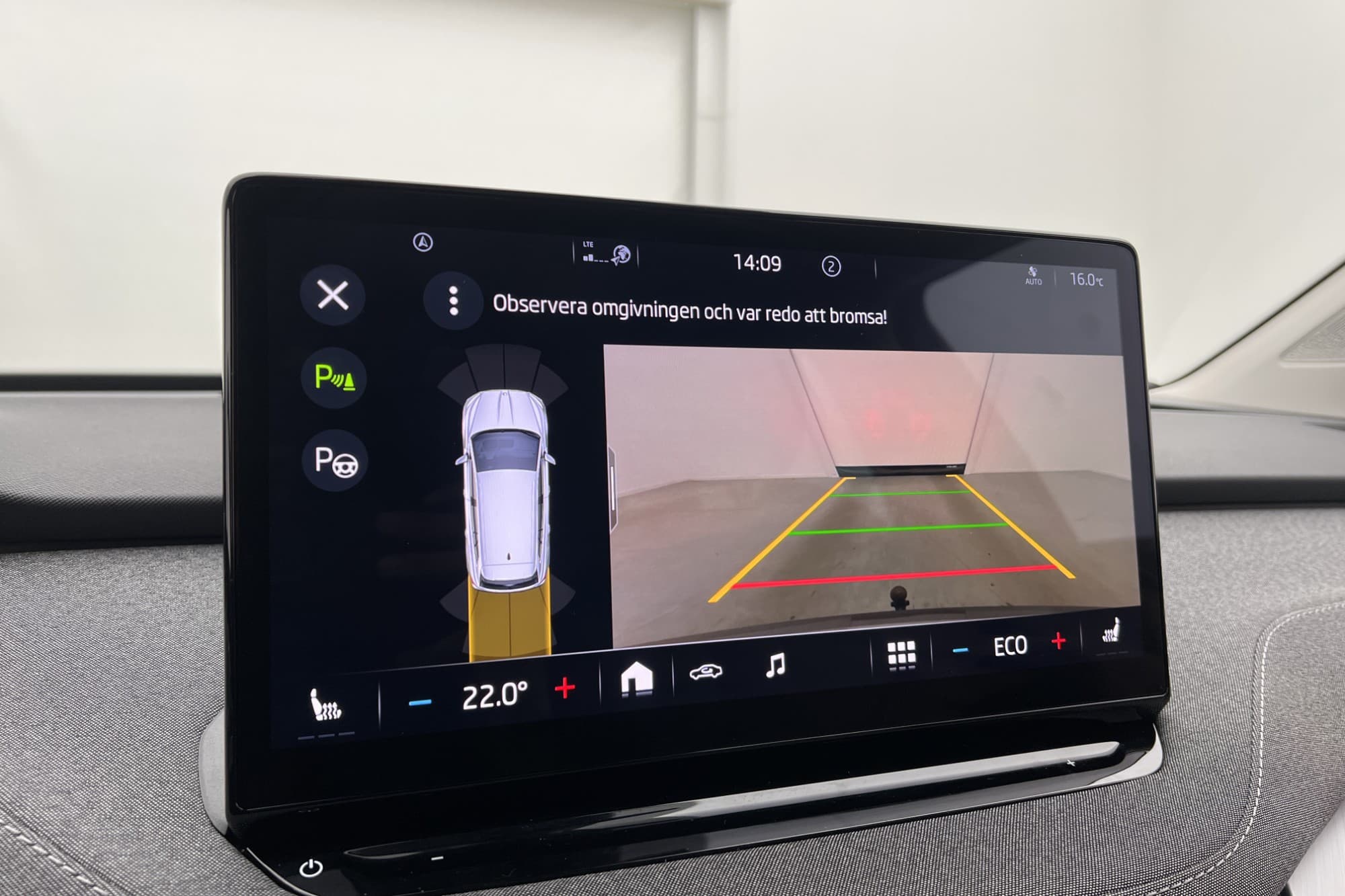 Skoda Enyaq iV 60 180hk Värmare Kamera Dragkrok CarPlay