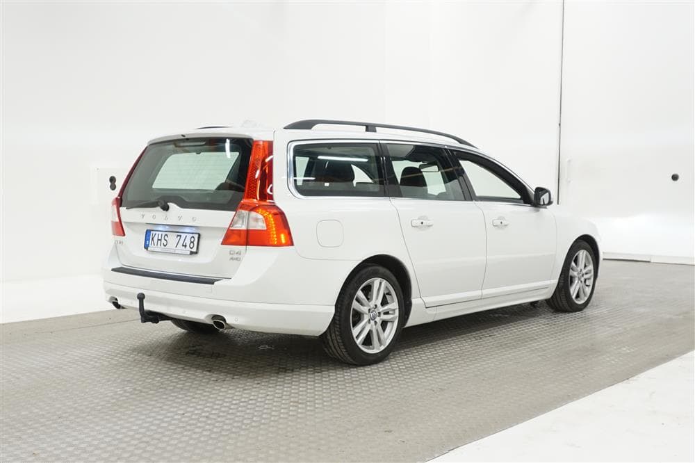 Volvo V70 D4 AWD 163hk VOC D-Värmare Drag Skinn Takluckaexteriör