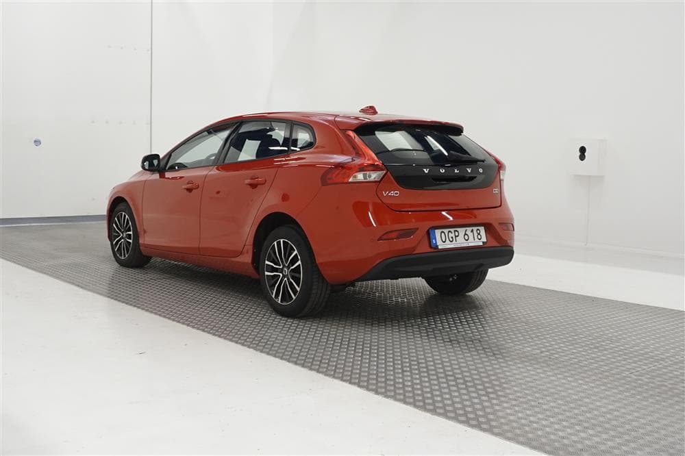 Volvo V40 D2 120hk Advanced B-kam VOC PDC Facelift 0,38l/milexteriör