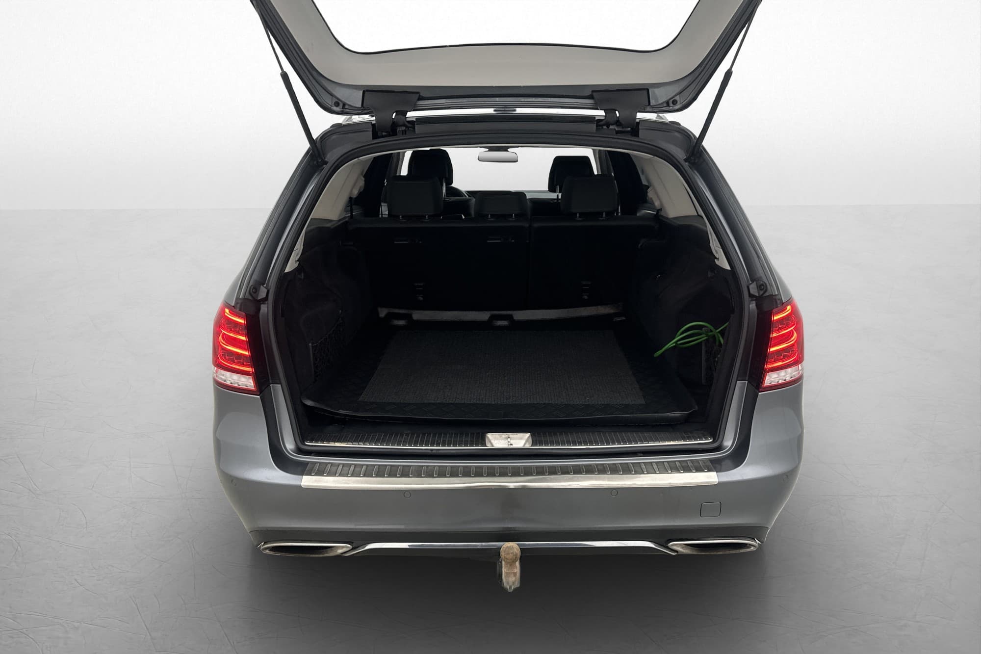 Mercedes-Benz E 220 T Avantgarde Halvskinn LED Sensorer Drag