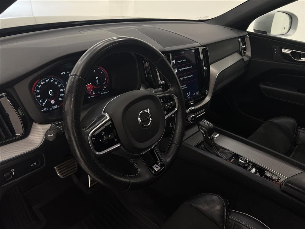 Volvo XC60 D4 AWD 190hk R-Design VOC Värmare 360° Navi Drag