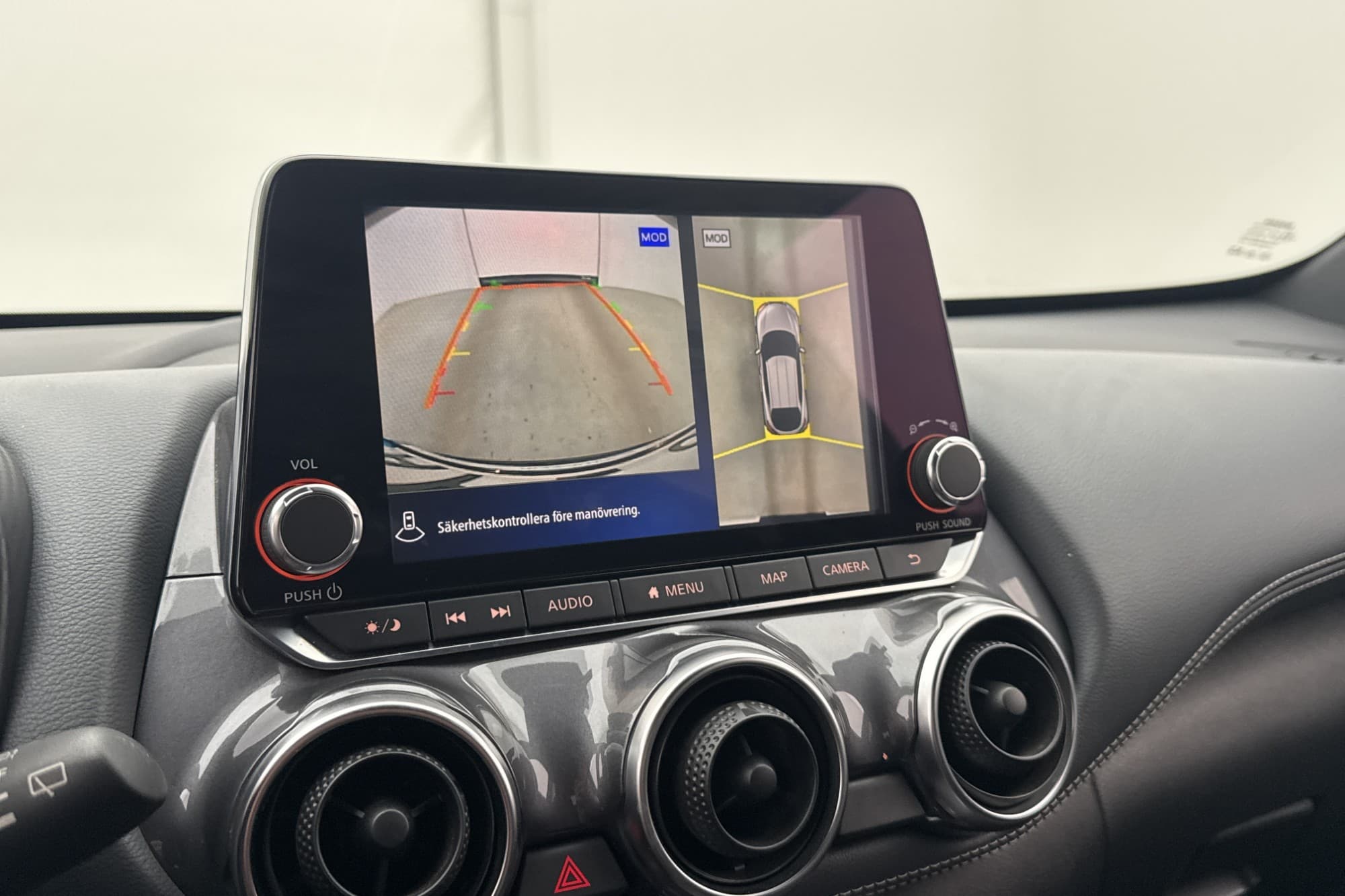 Nissan Juke 1.0 DIG-T 117hk Tekna BOSE 360° Navi Halvskinn 