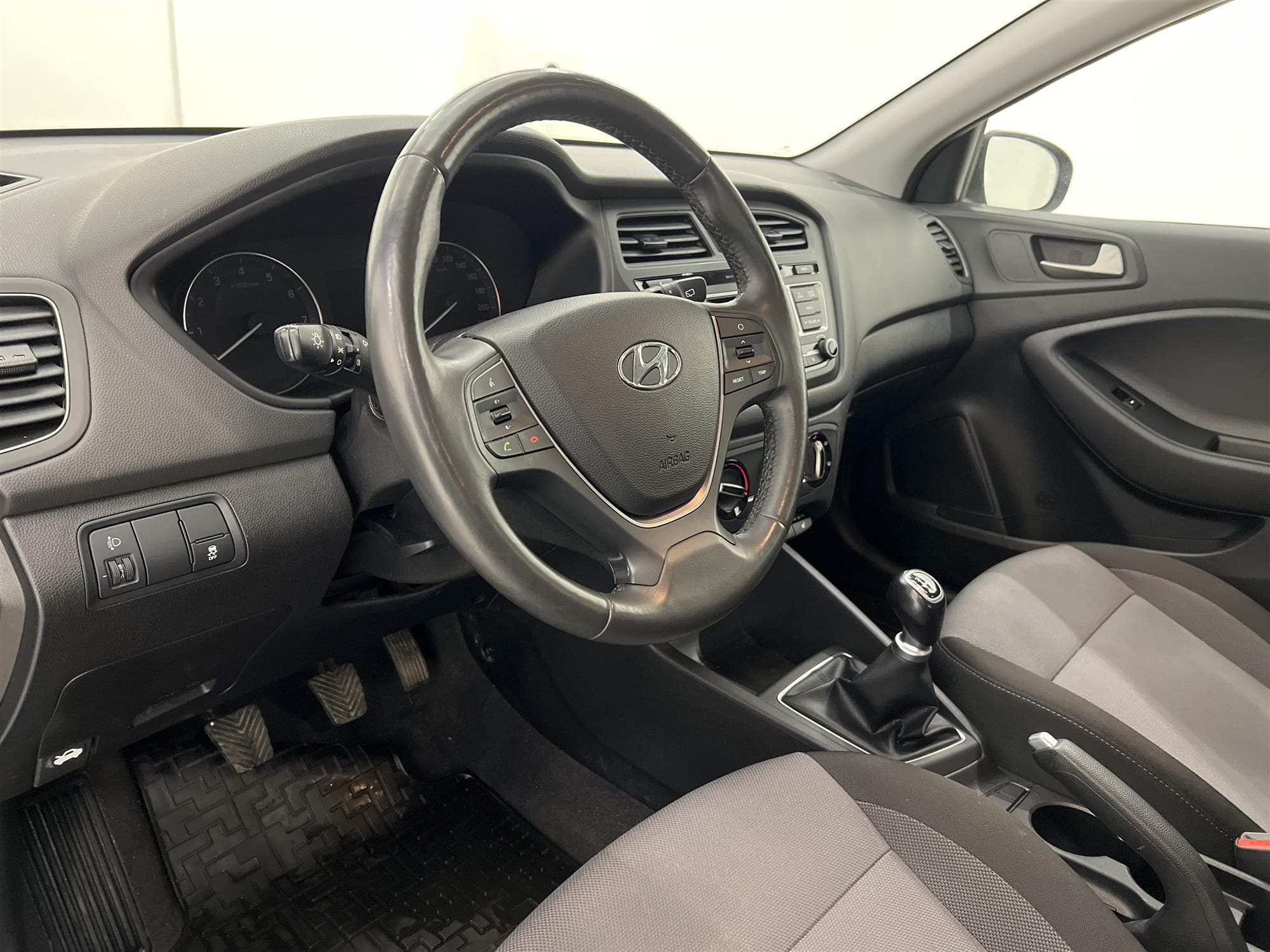 Hyundai i20 1.2 84hk 1 Brukare Rattvärme Låg Skatt 0,48L/mil