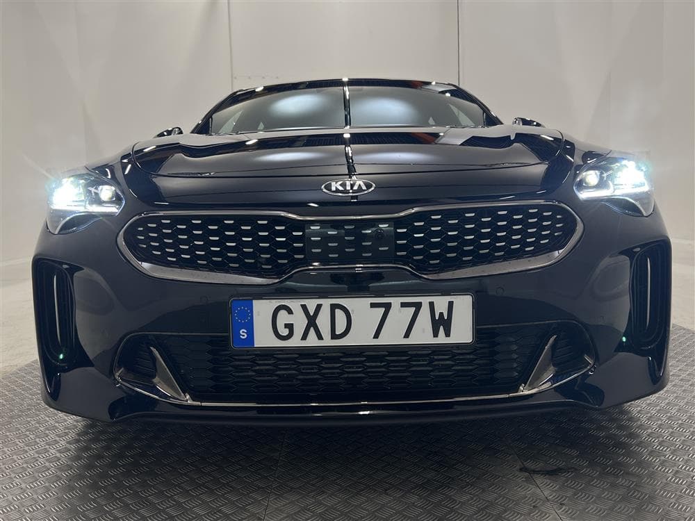Kia Stinger GT 3.3 T-GDi AWD 370hk Pano H/K HUD 360° Naviinteriör