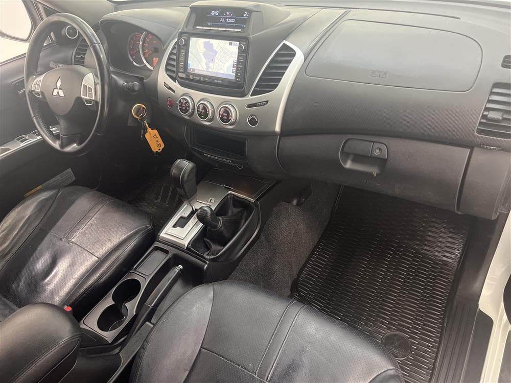 Mitsubishi L200 2.5 DI-D 178hk Automat Business Drag Moms interiör