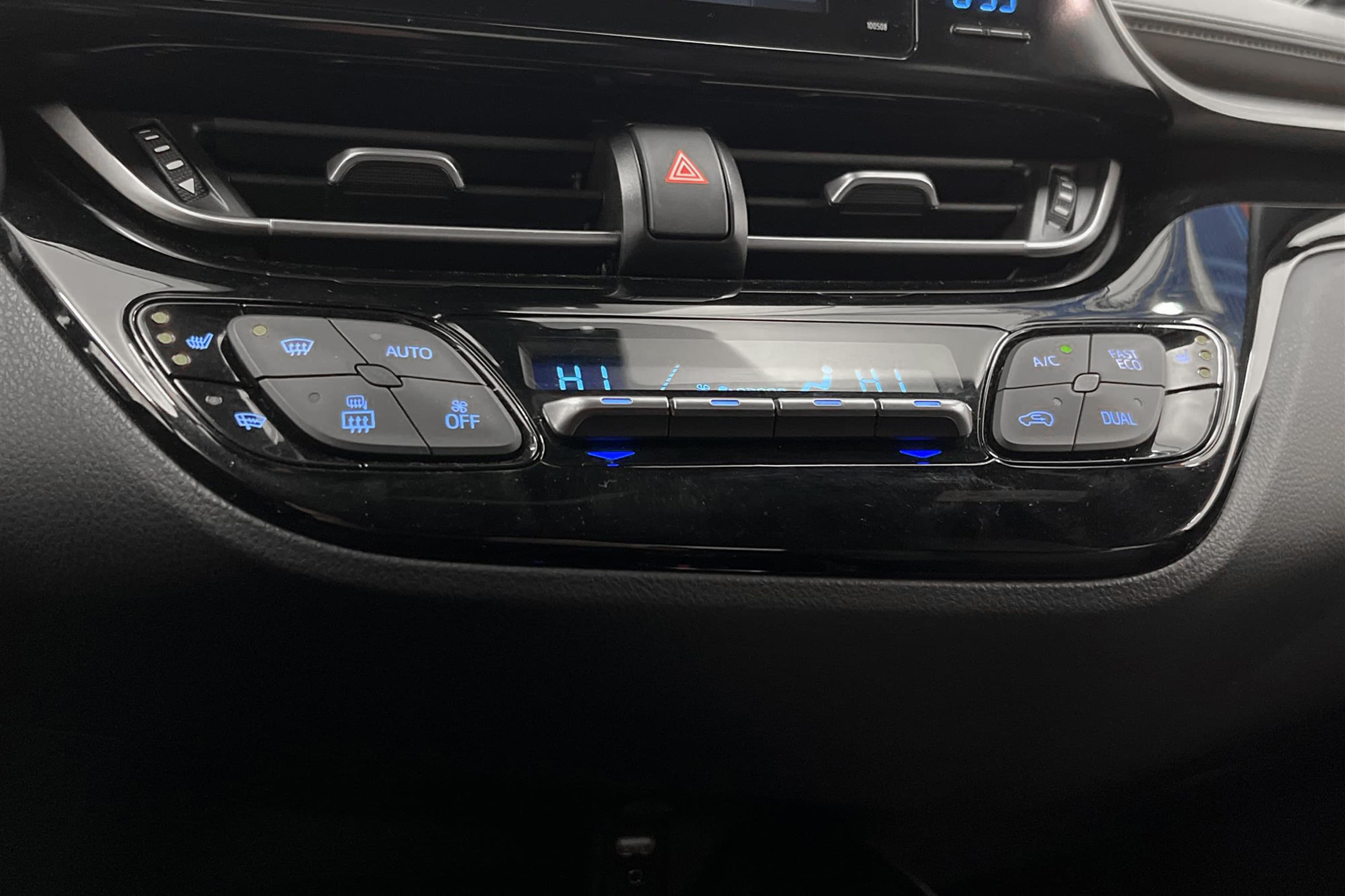 Toyota C-HR  Hybrid 122hk Executive JBL Navi Skinn Dragkrok