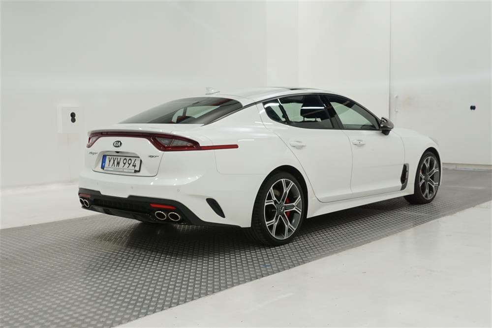 Kia Stinger AWD 370hk HUD 360° T-Lucka Navi Adaptiv exteriör