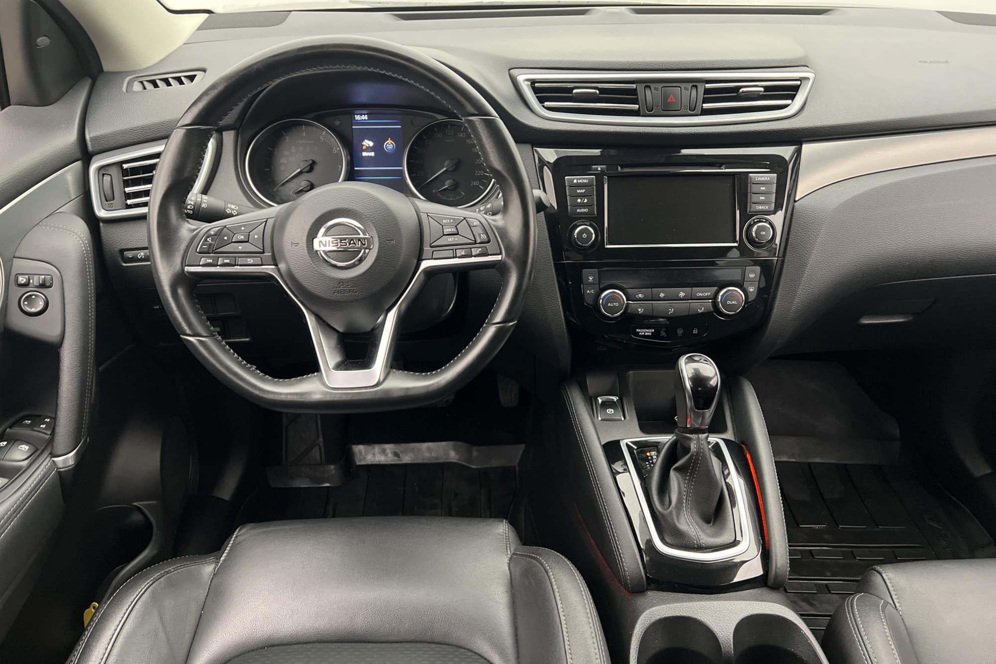Nissan Qashqai 1.3 DIG-T 160hk Tekna 360° Navi Halvskinn