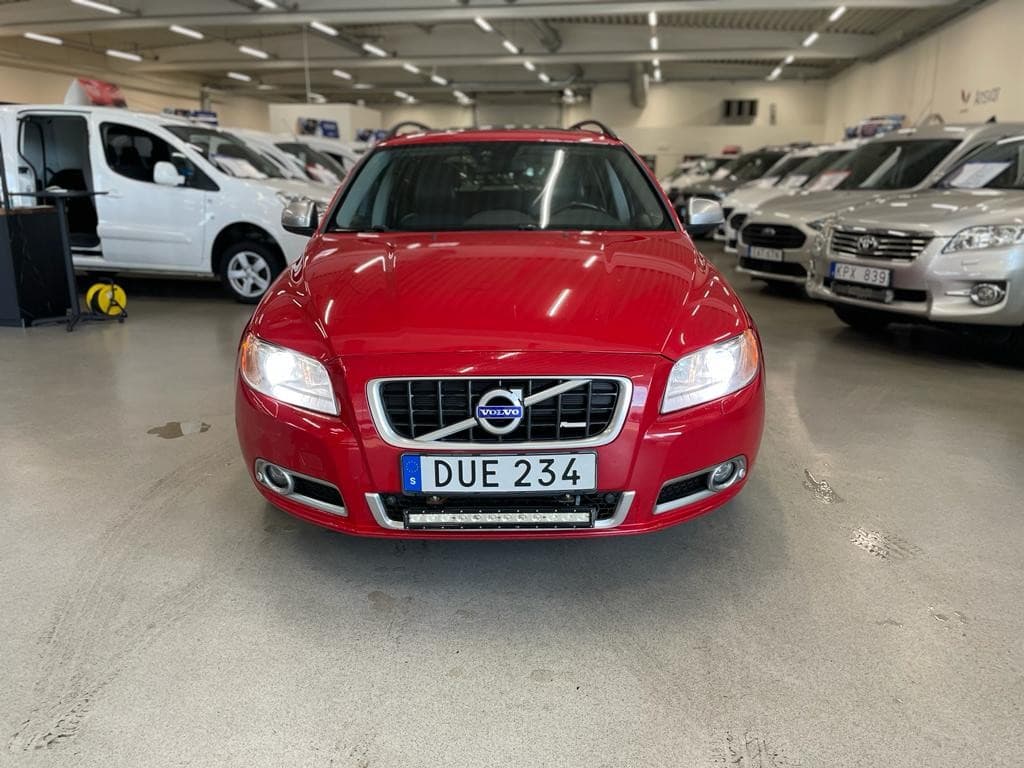 Volvo V70 D3 136 hk R Design Skinn Lucka Drag Värmare VOC 