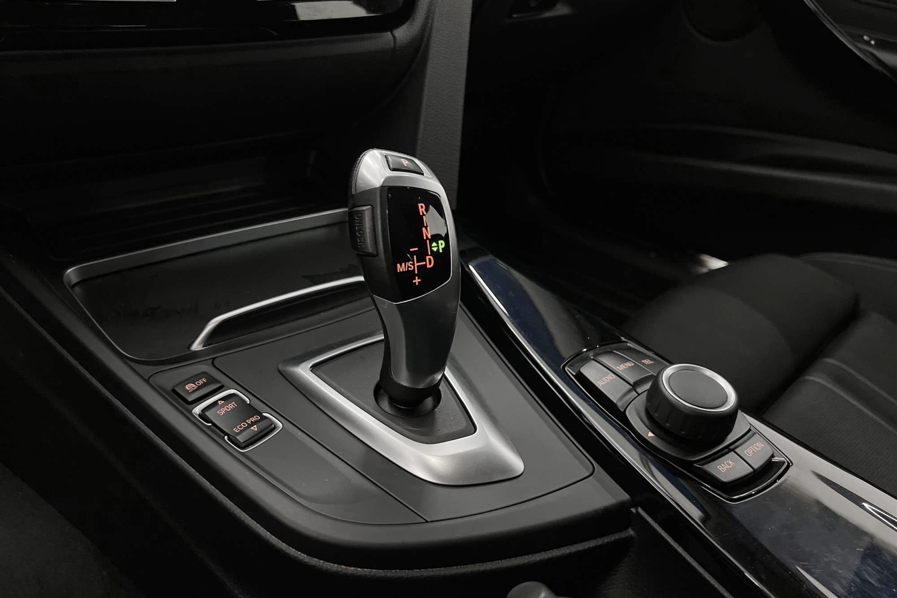 BMW 320d xDrive Touring 190hk Sport line 2 Brukare Dragkrok 